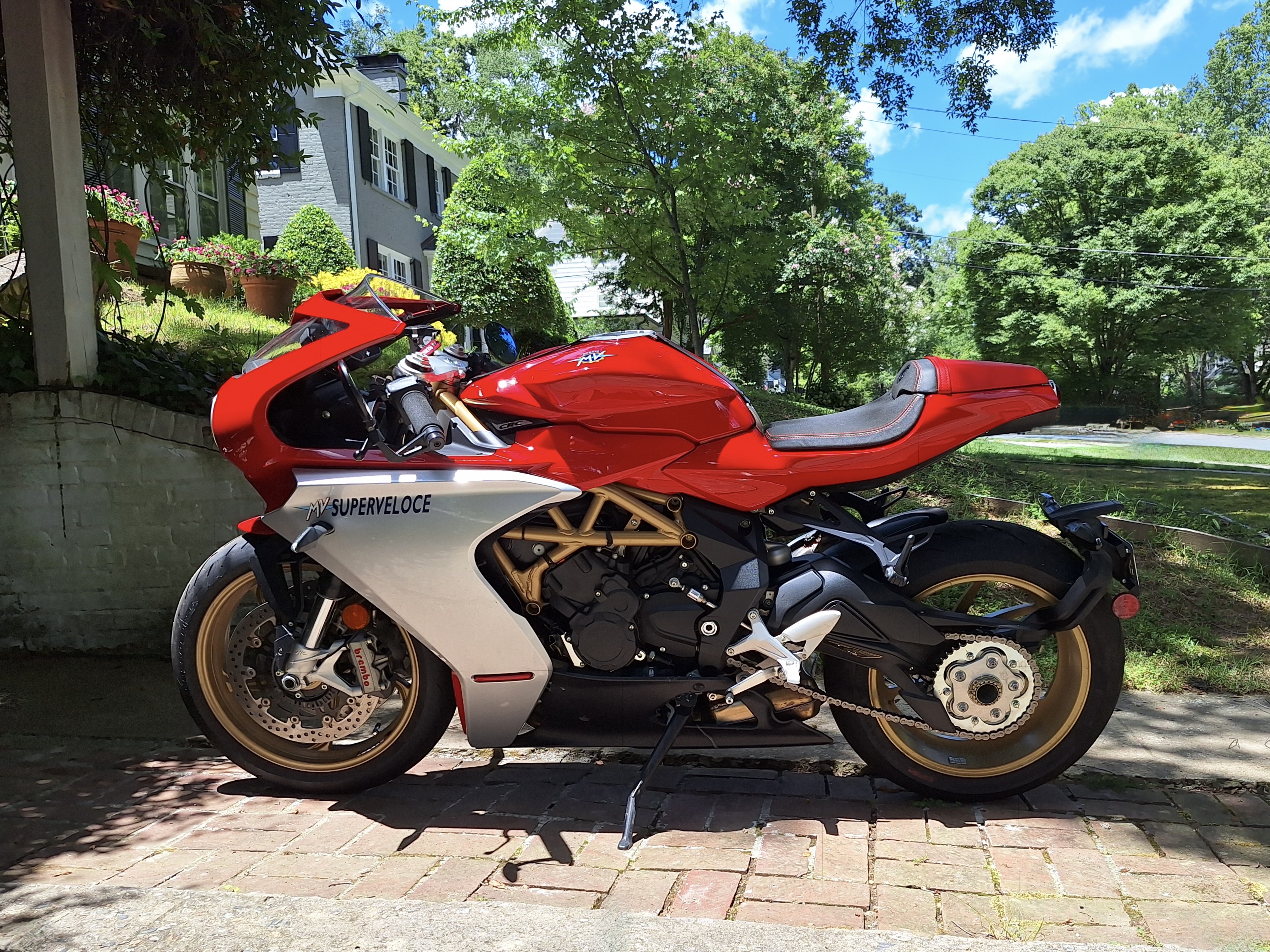 750-Kilometer 2021 MV Agusta Superveloce 800 