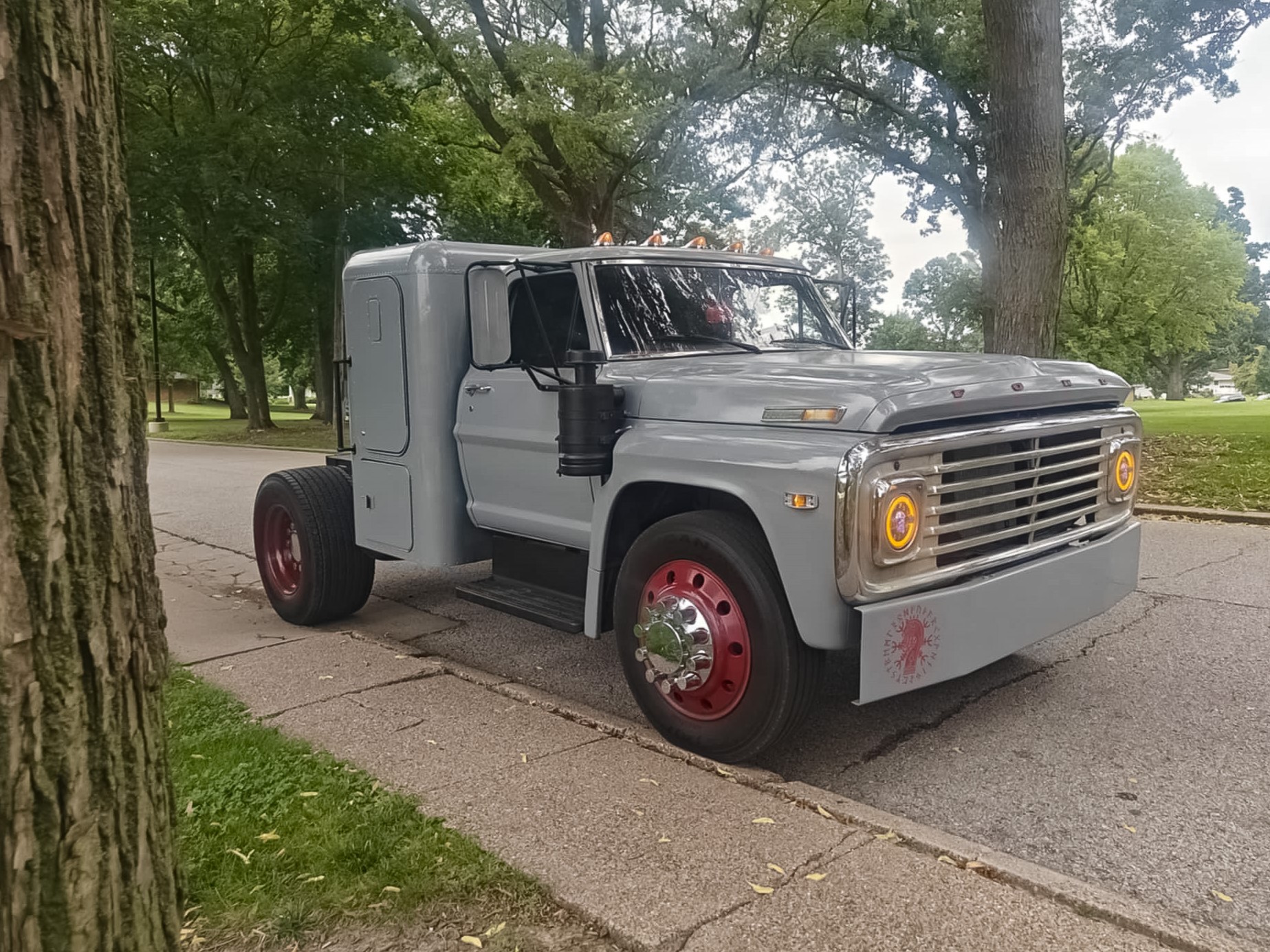 Modified 1969 Ford F-600 4-Speed