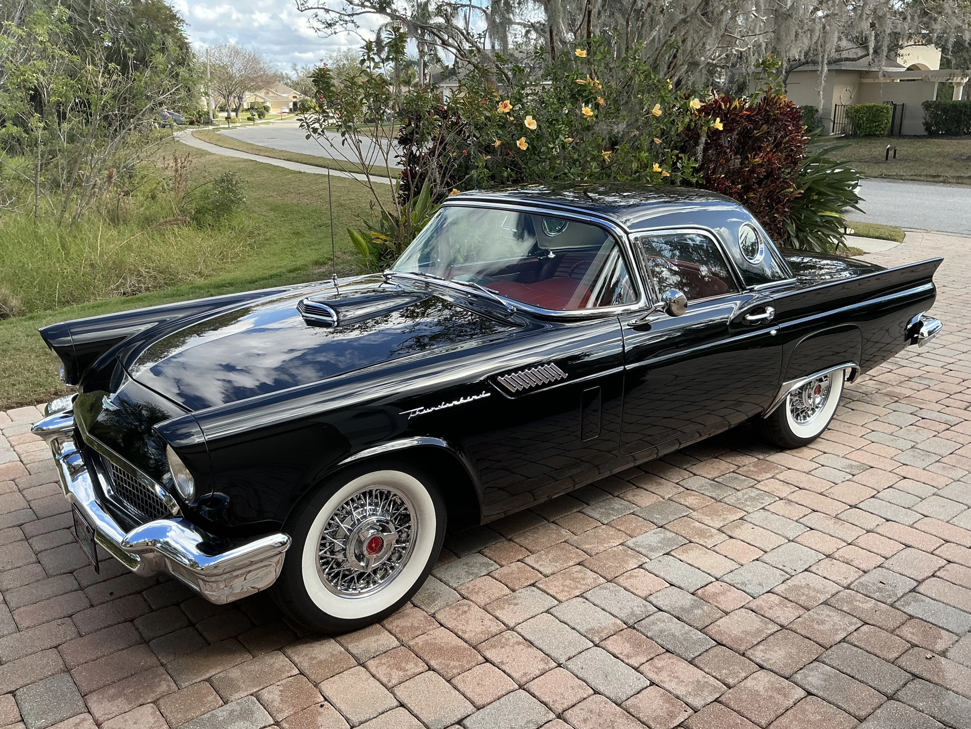 1957 Ford Thunderbird