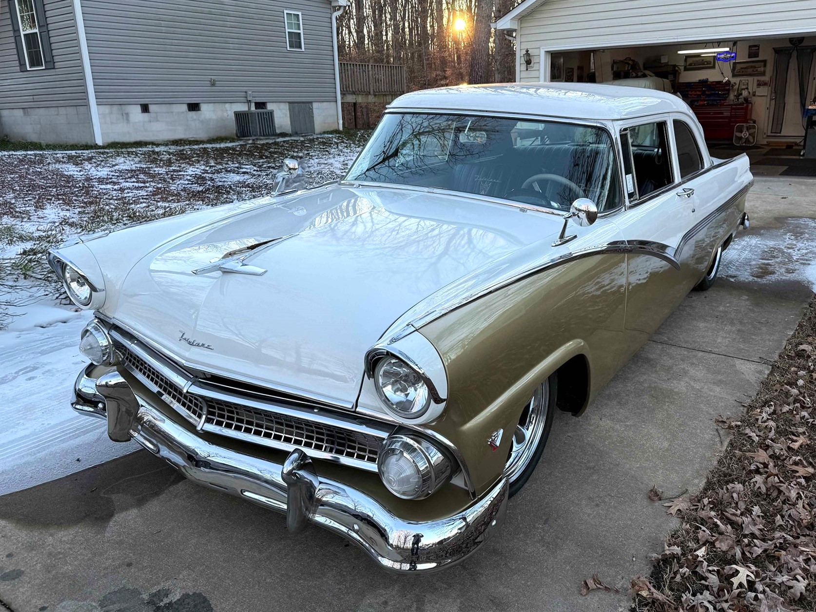 1955 Ford Fairlane Club Sedan Restomod