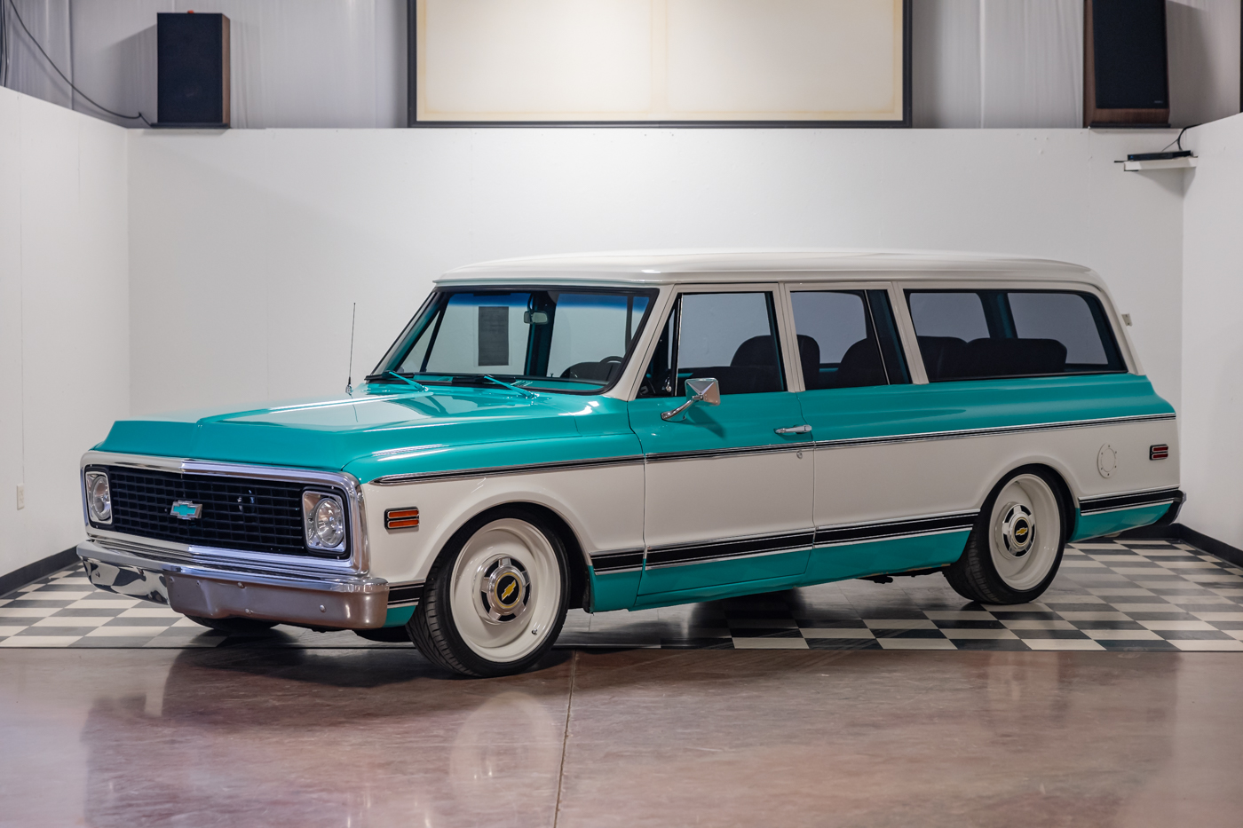 LS-Powered 1971 Chevrolet Suburban 3-Door
