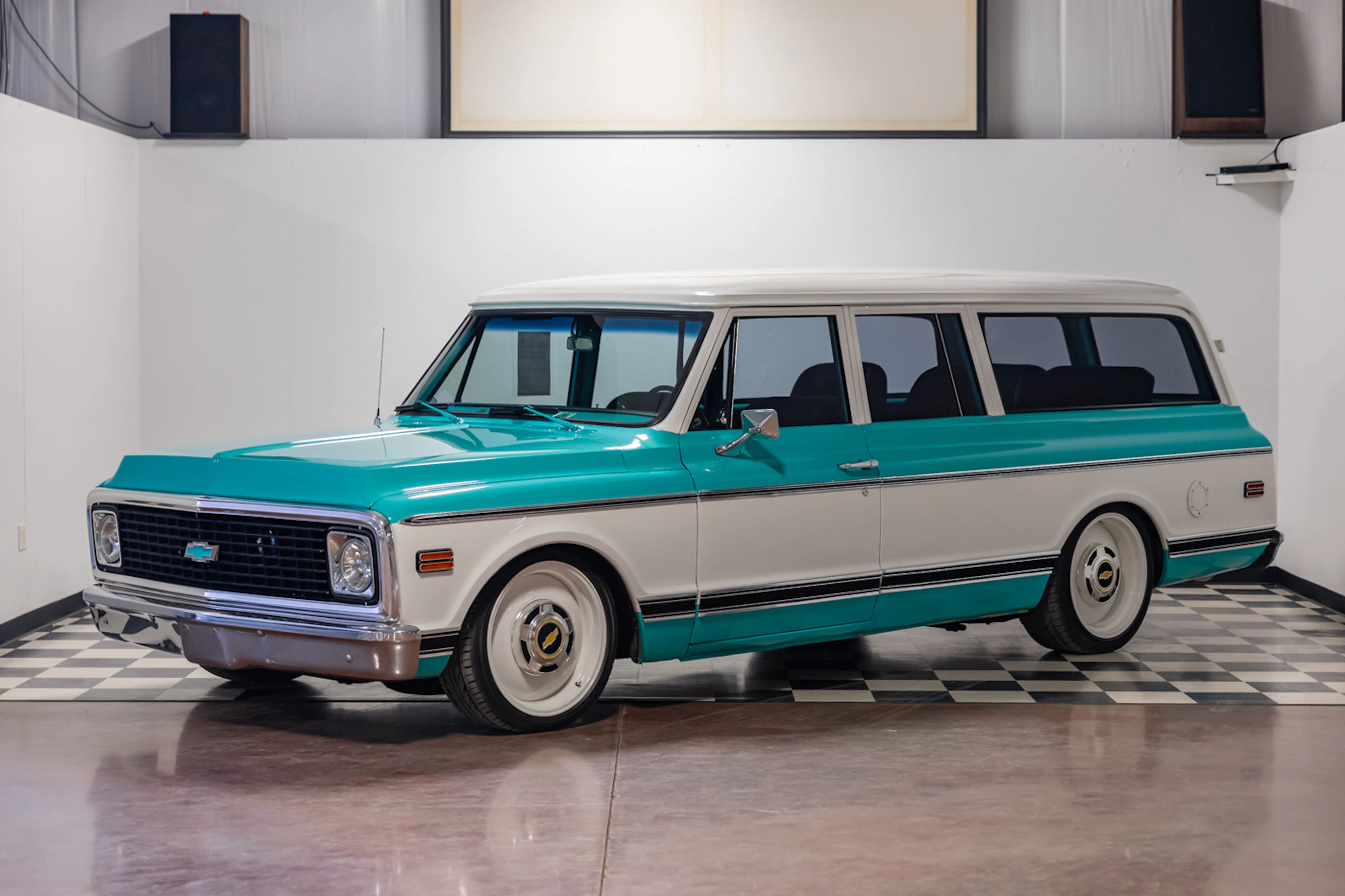 LS-Powered 1971 Chevrolet Suburban 3-Door