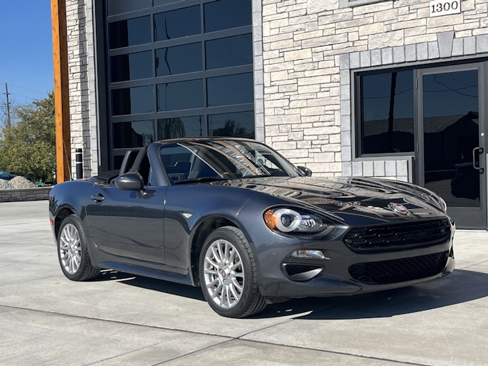 14k-Mile 2017 Fiat 124 Spider Classica
