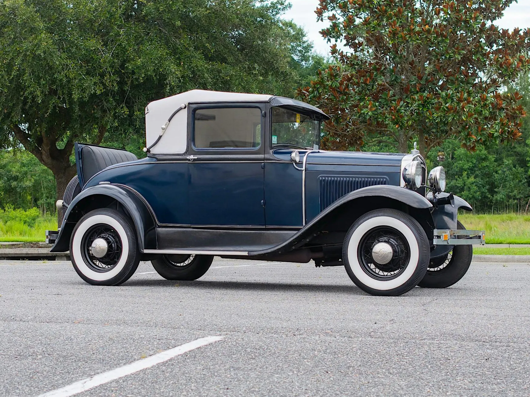 1931 Ford Model A Deluxe Sport Coupe