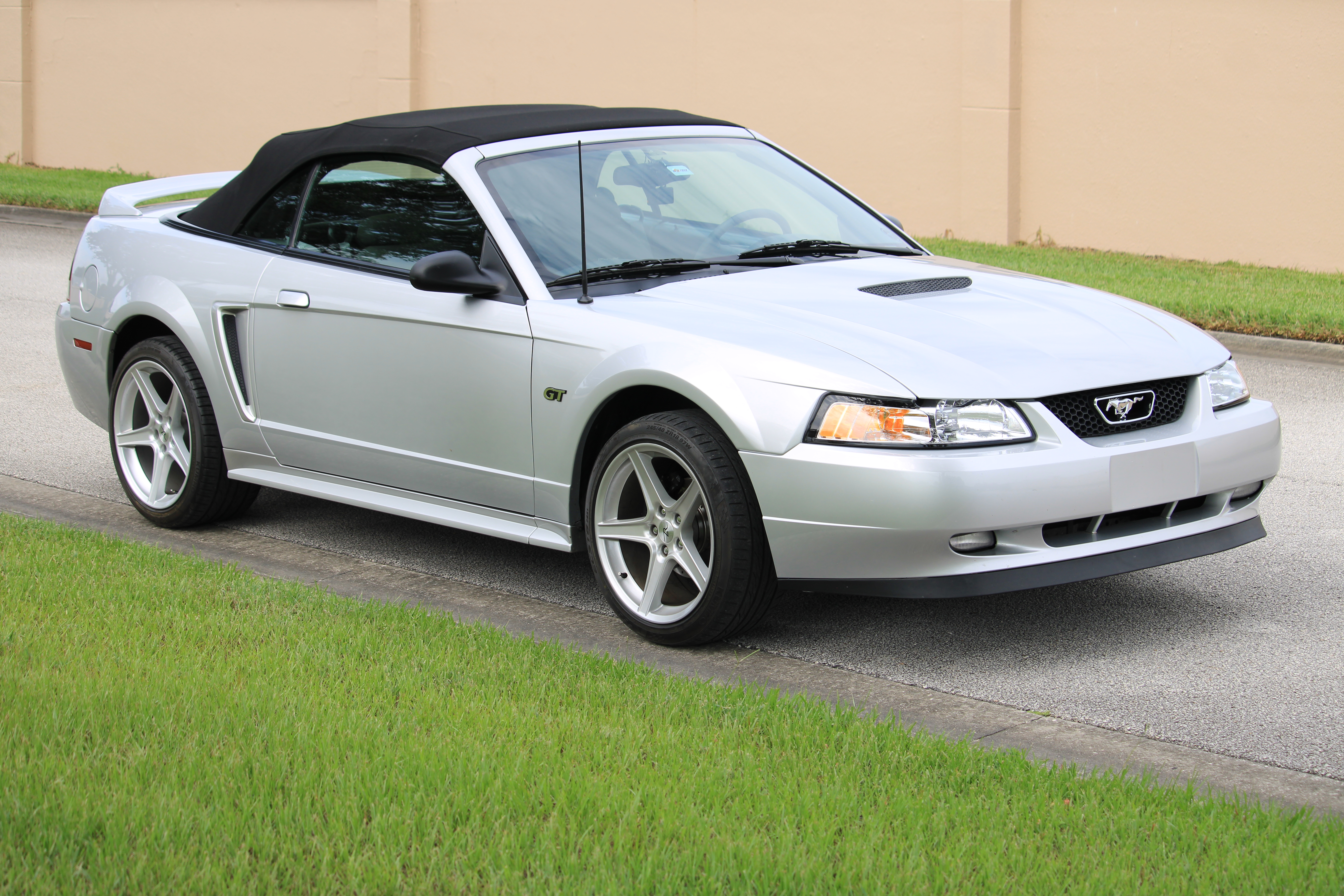 2000 Ford Mustang GT Convertible 5-Speed