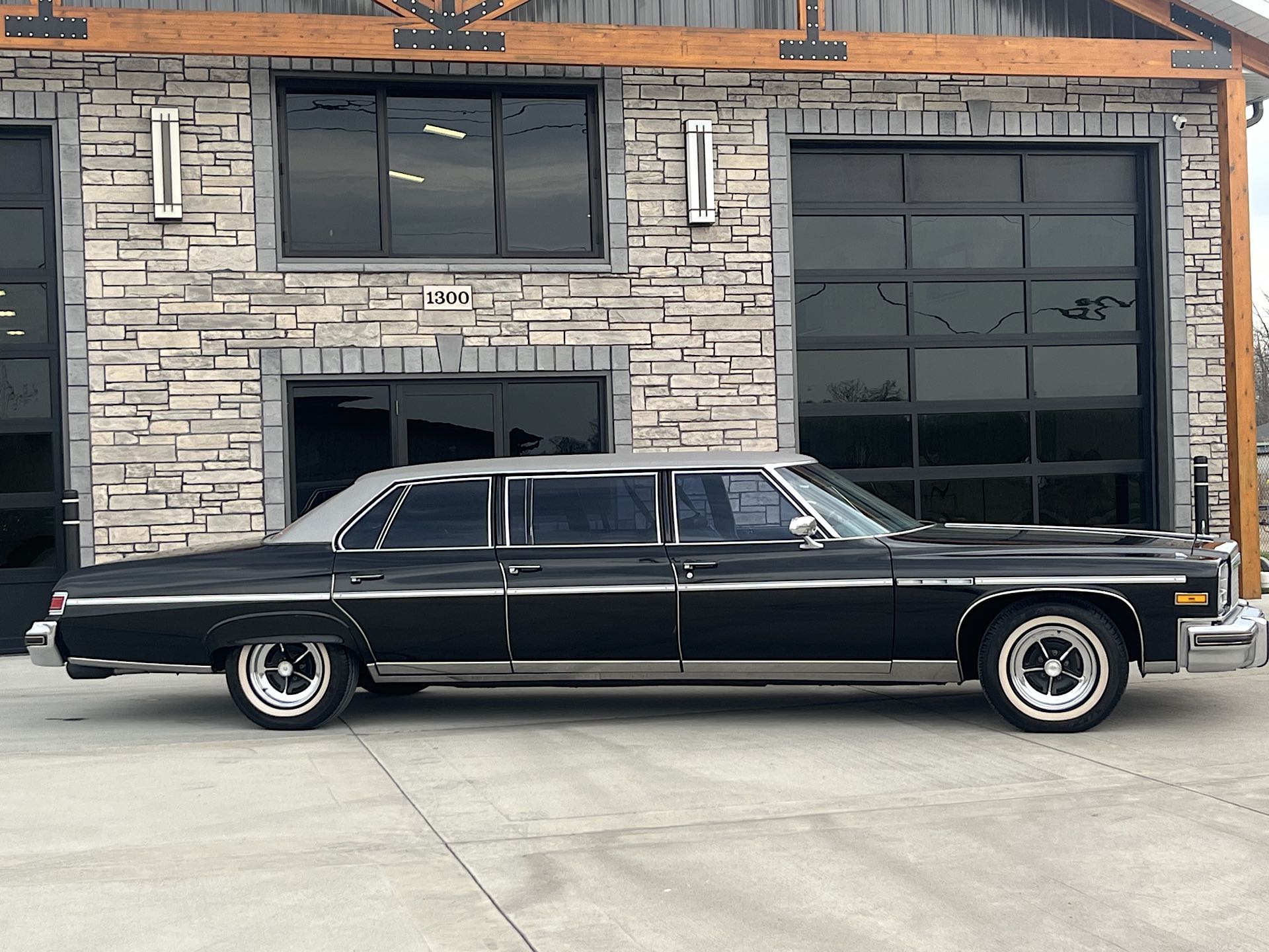 5月6日まで　最終値下げ　bluelea Lacy long Tee black 1976 Buick LeSabre Armbruster/Stageway Six Door Limousine for sale