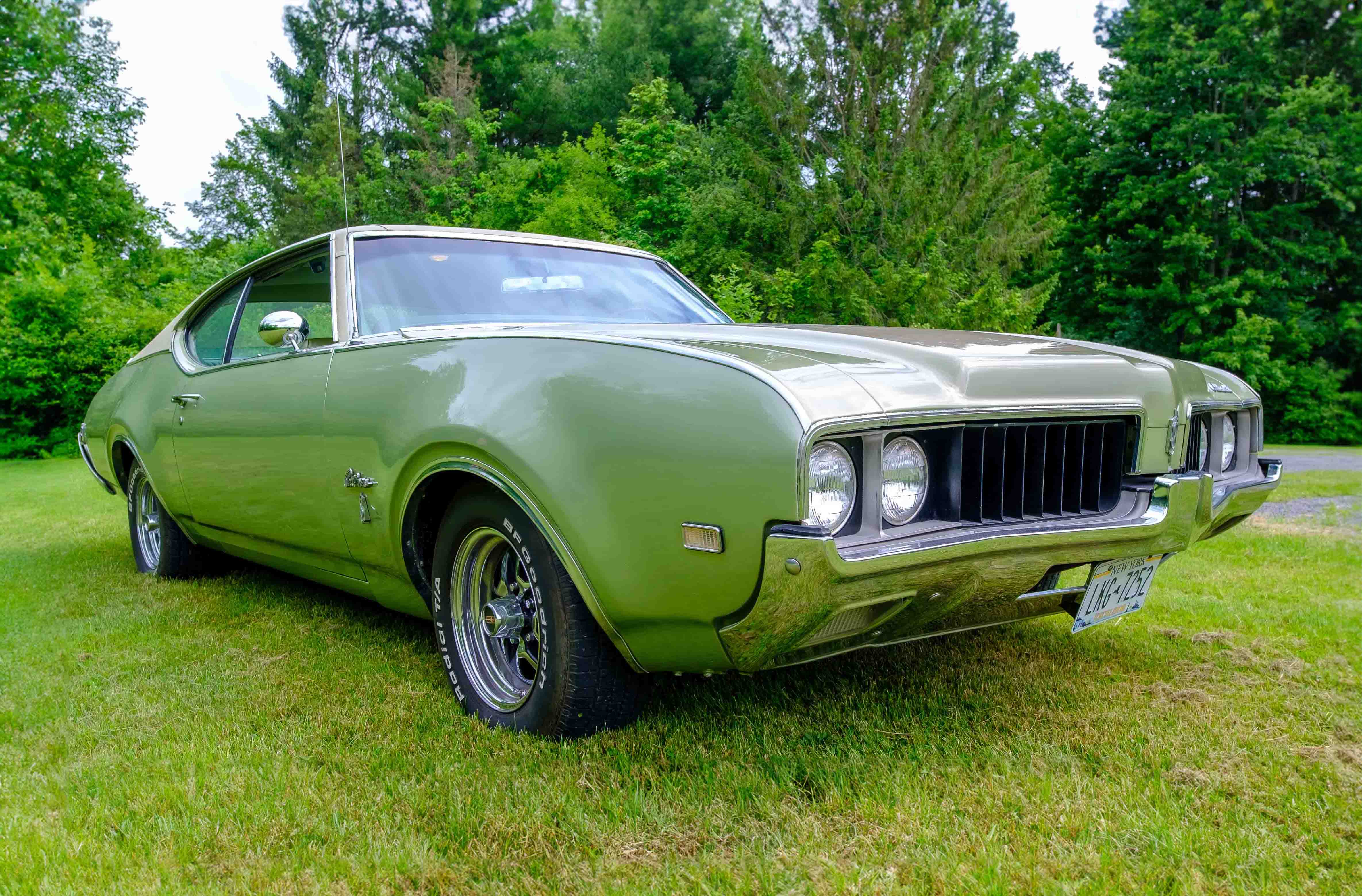 1969 Oldsmobile Cutlass S Holiday Coupe