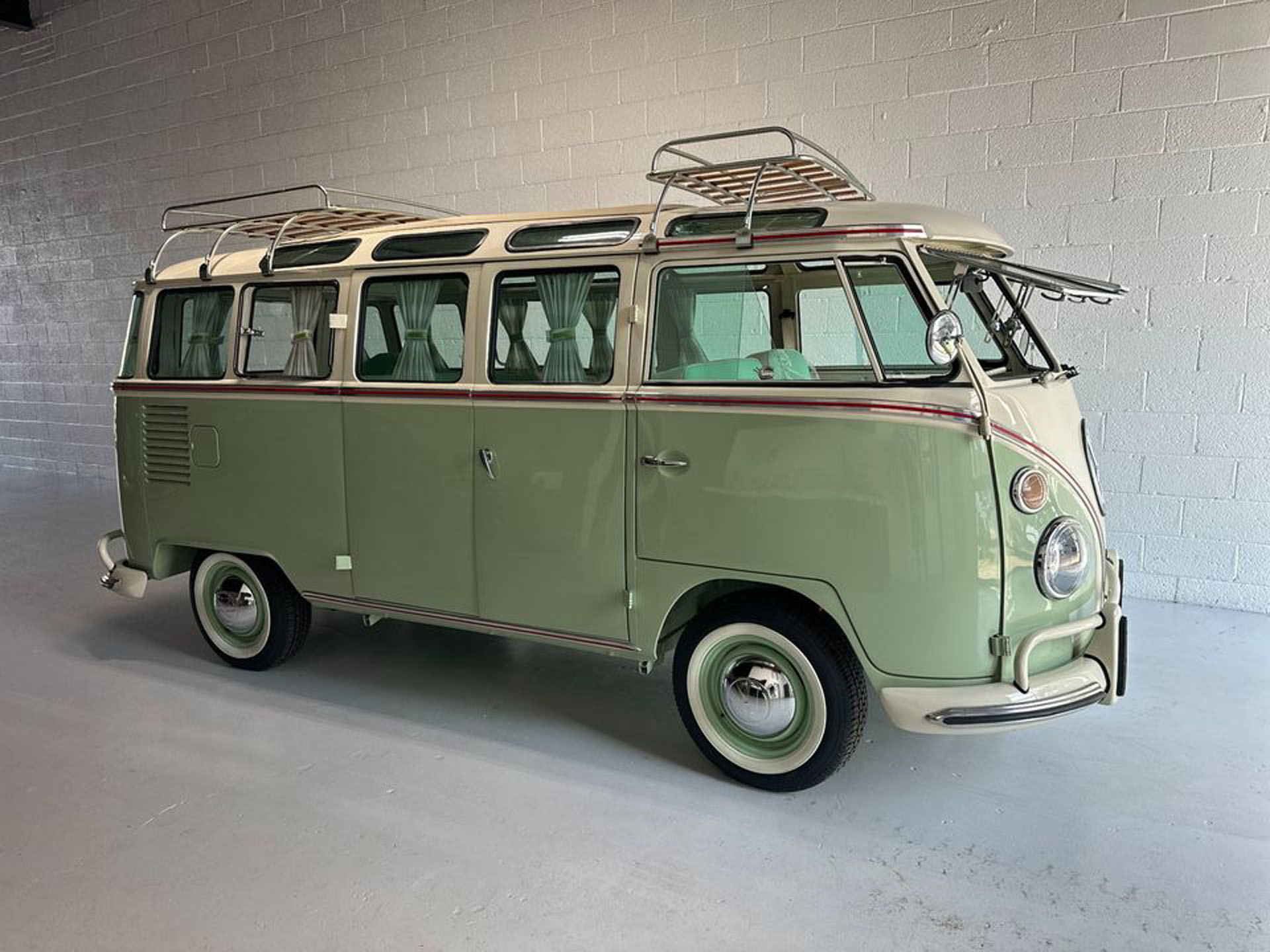 1972 Volkswagen Kombi Samba Conversion