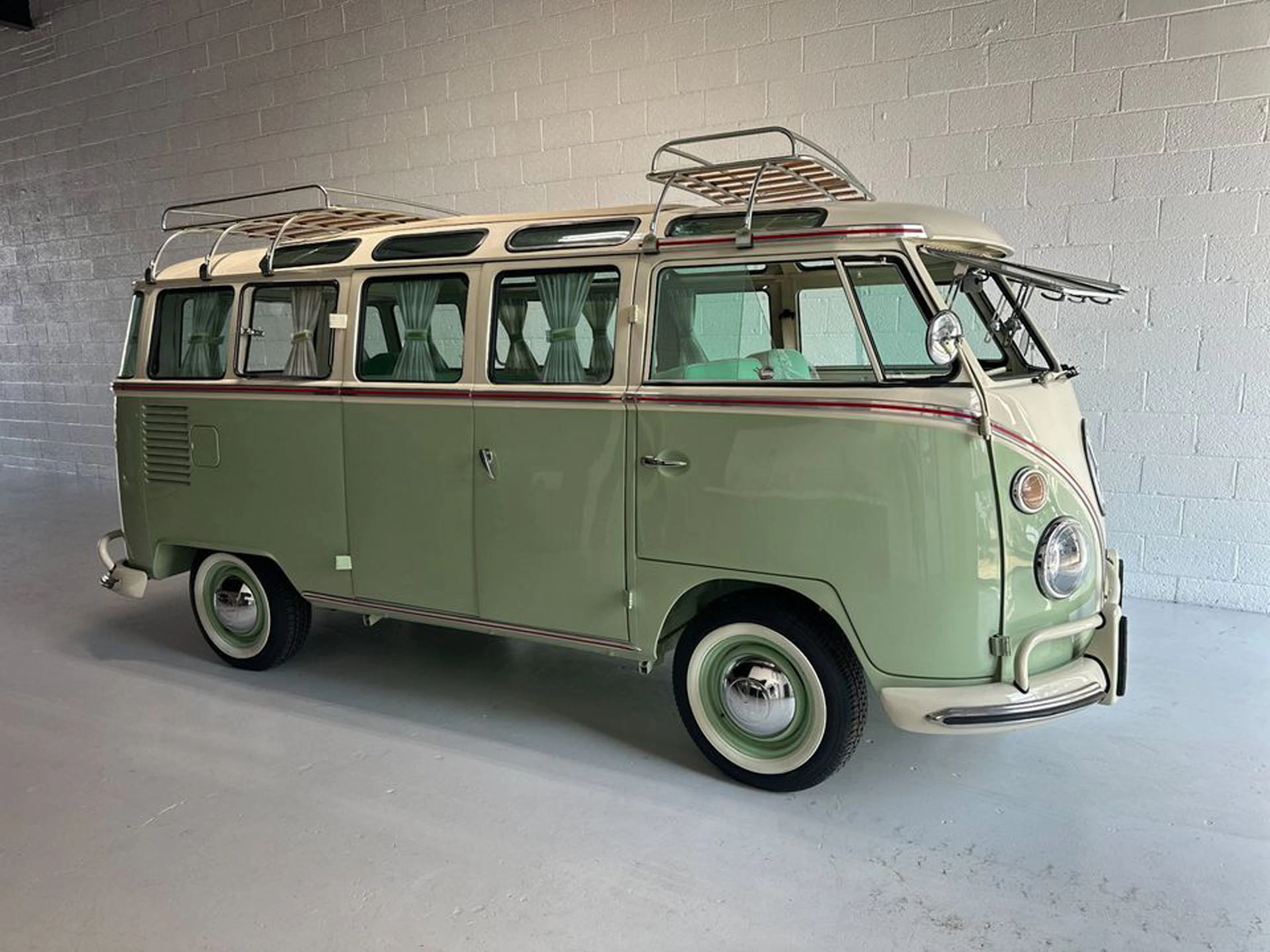 1972 Volkswagen Kombi Samba Conversion