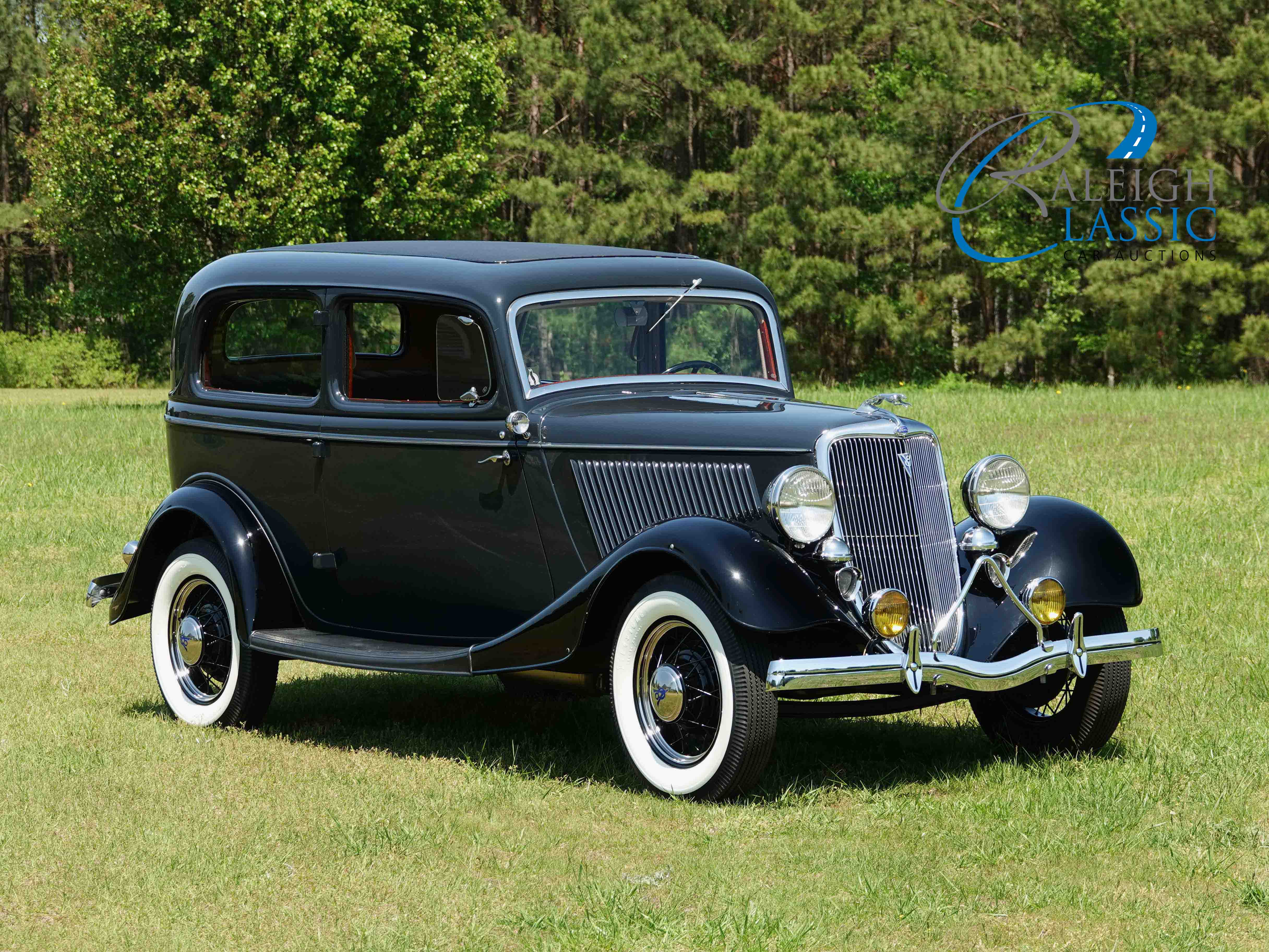 1934 Ford Model 40 Deluxe Sedan