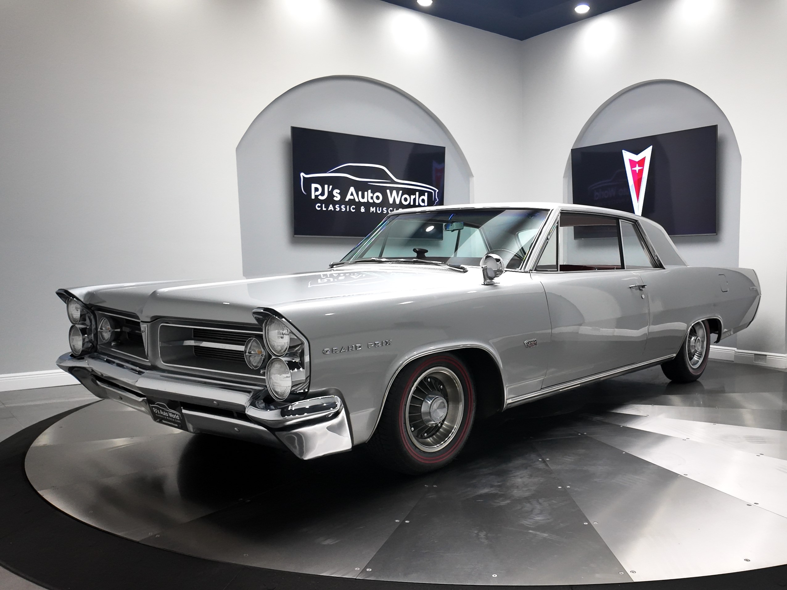 421 Tri-Powered 1963 Pontiac Grand Prix