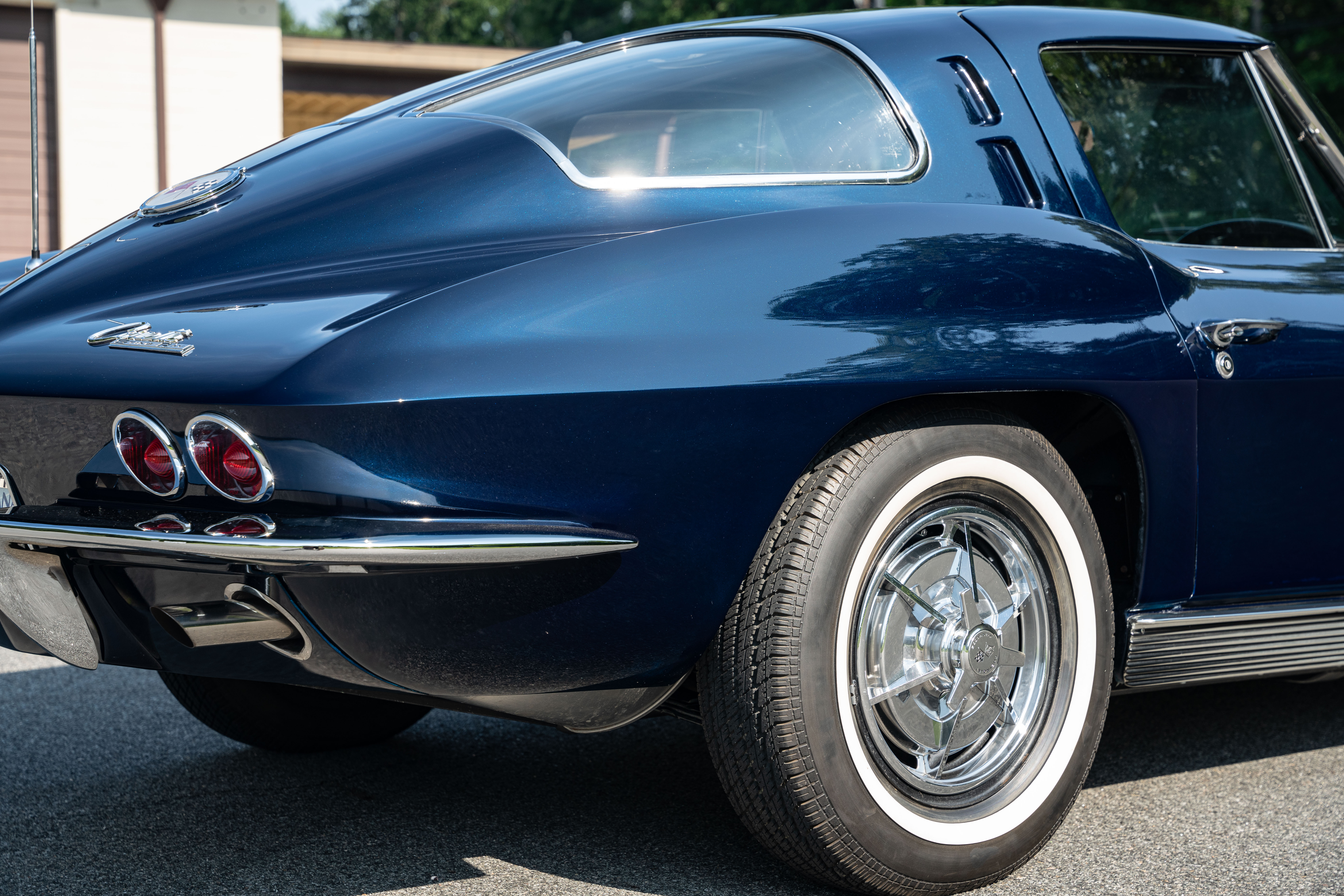 Chevy出品 Bloomington Gold 1963 Chevrolet Corvette Split-Window Coupe