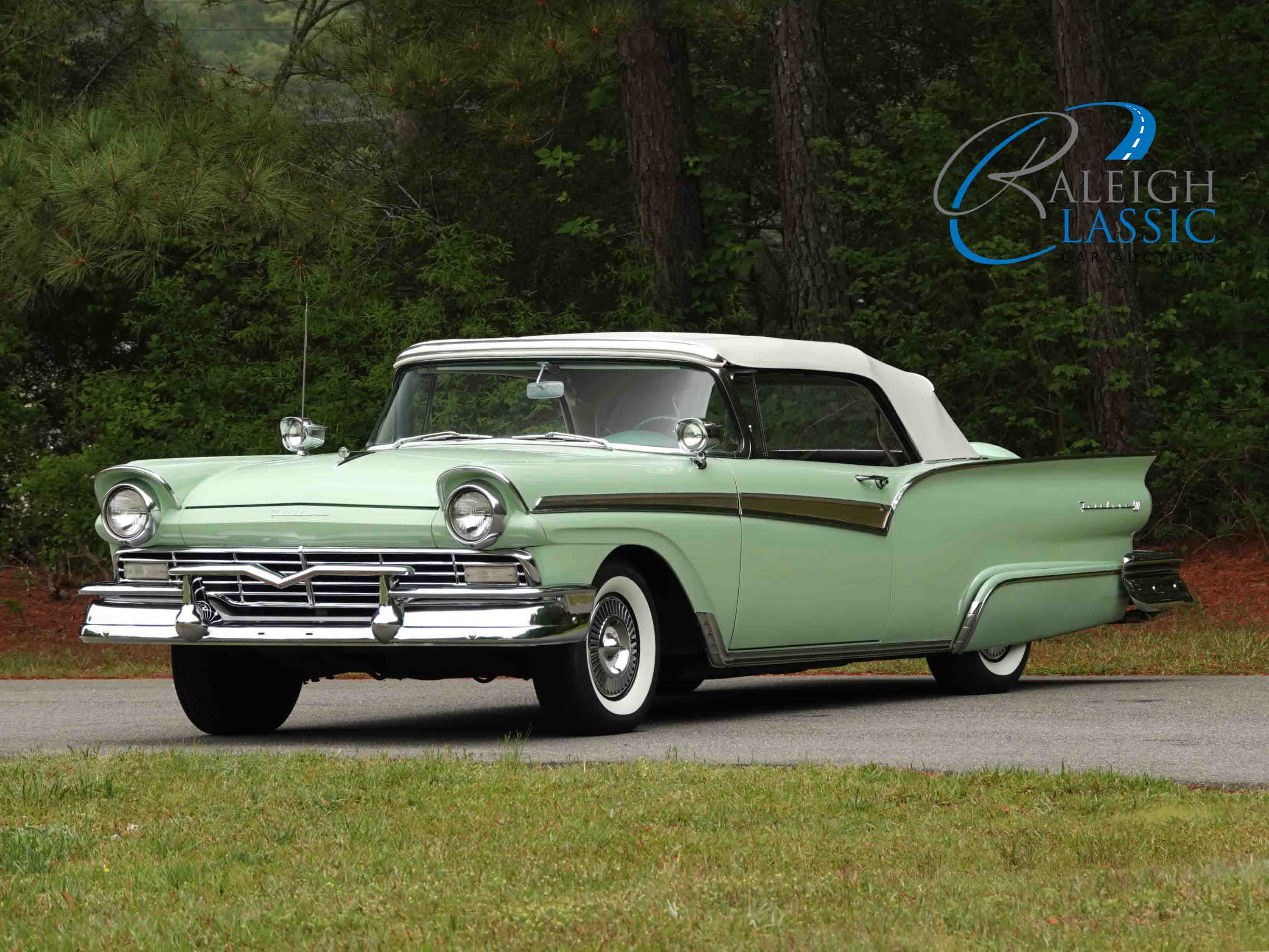 1957 Ford Fairlane 500 Sunliner