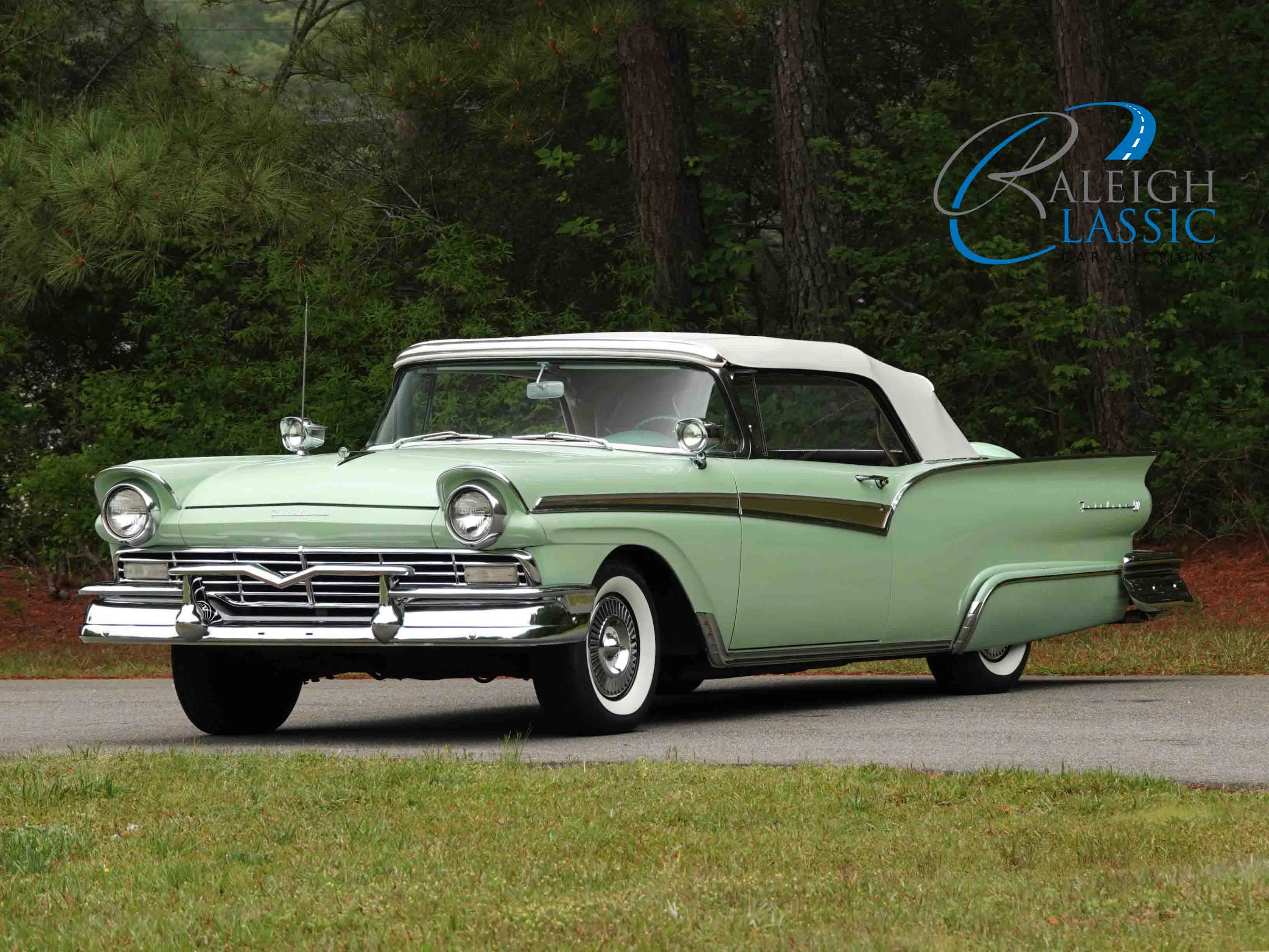 1957 Ford Fairlane 500 Sunliner