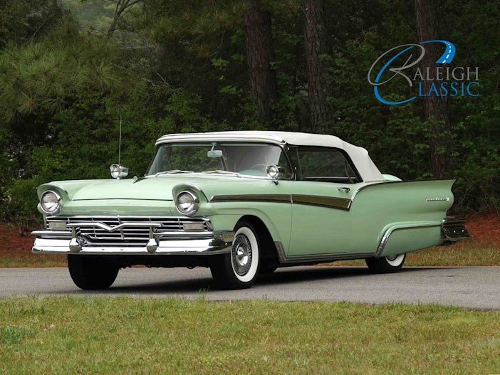 1957 Ford Fairlane 500 Sunliner