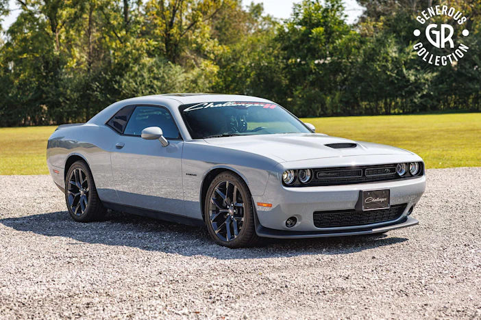 1,100-mile 2022 Dodge Challenger R/T Blacktop 6-Speed