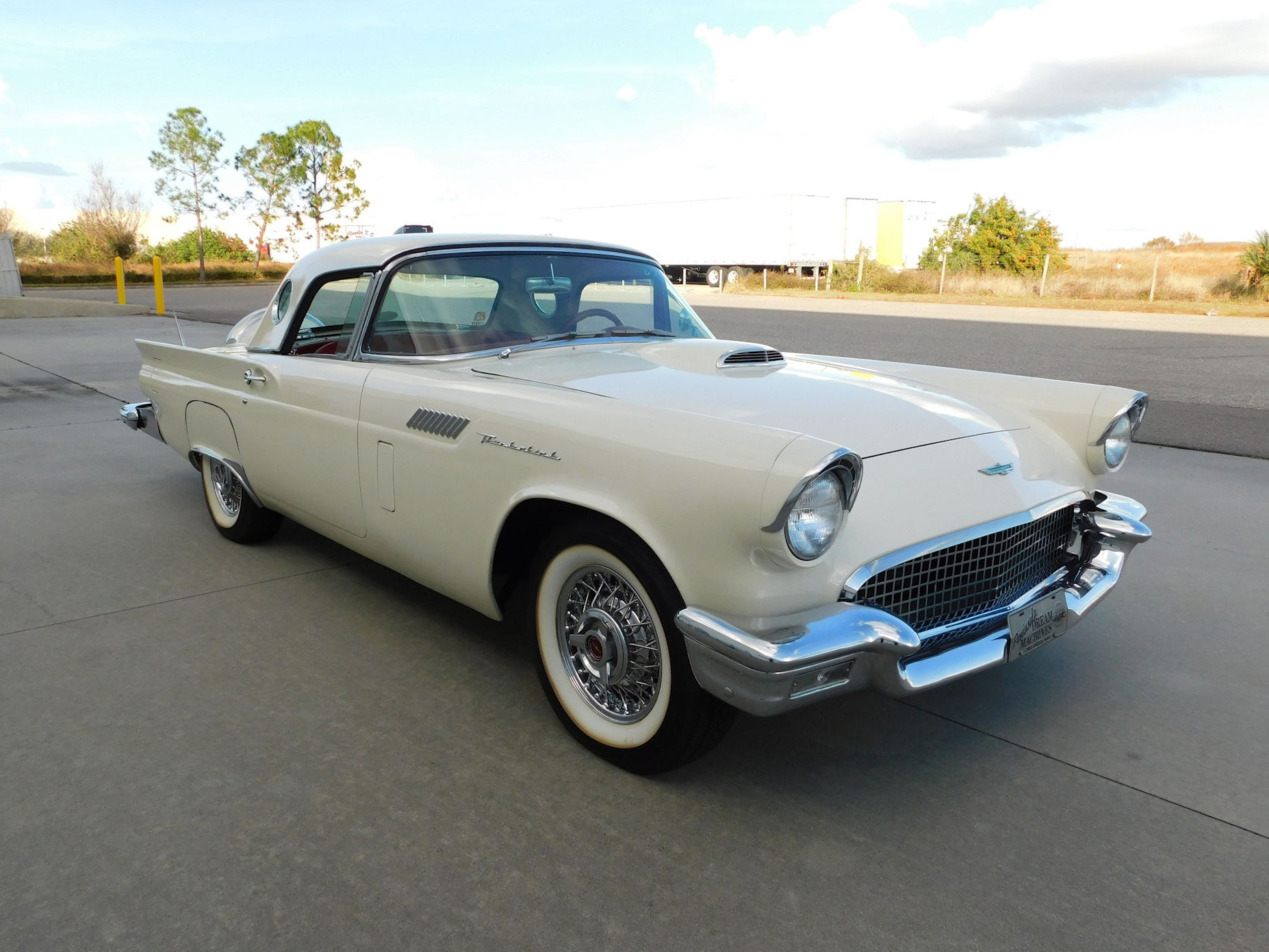 1957 Ford Thunderbird