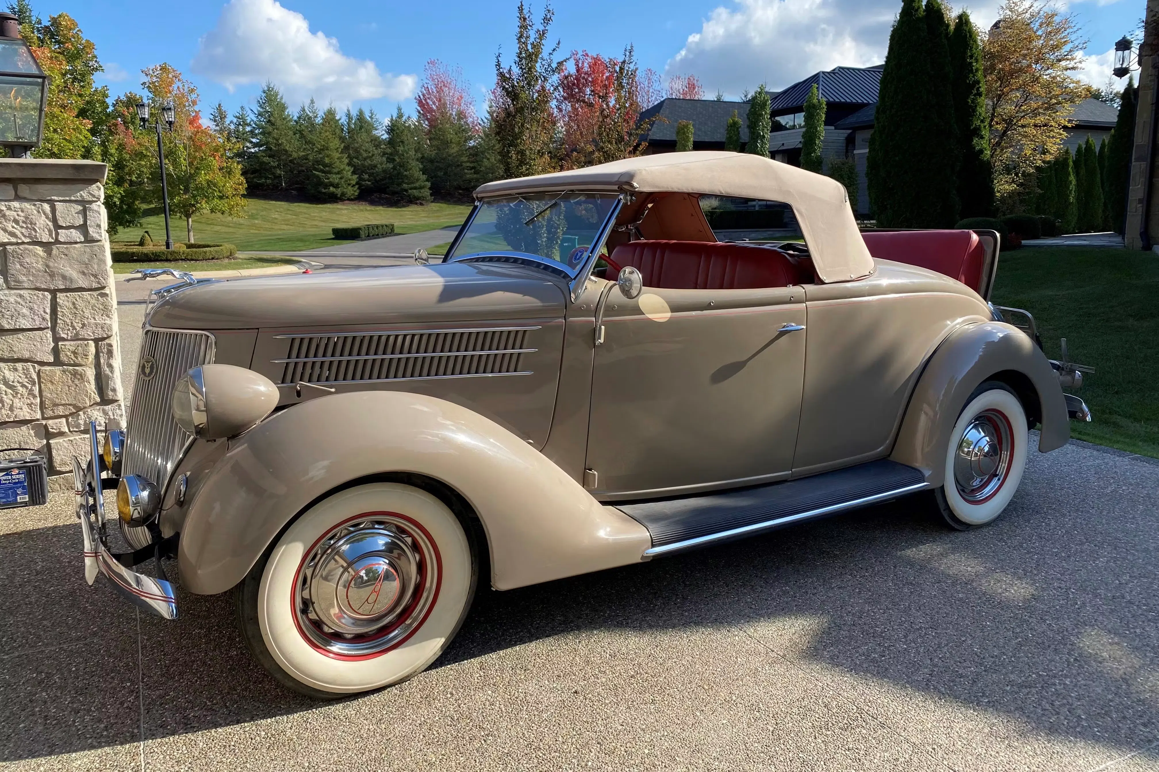 1936 Ford Model 68 Deluxe Roadster