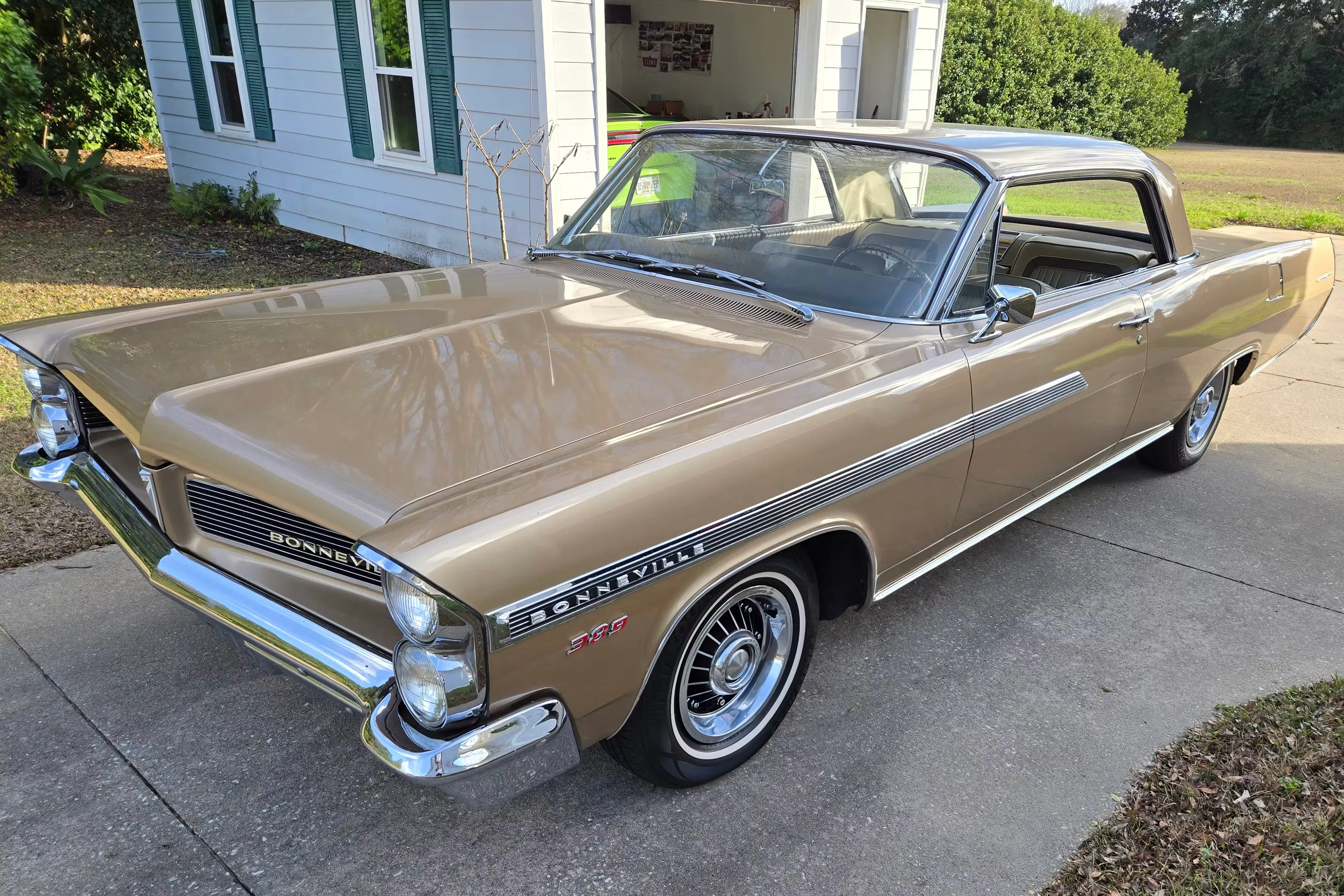 1963 Pontiac Bonneville Sport Coupe