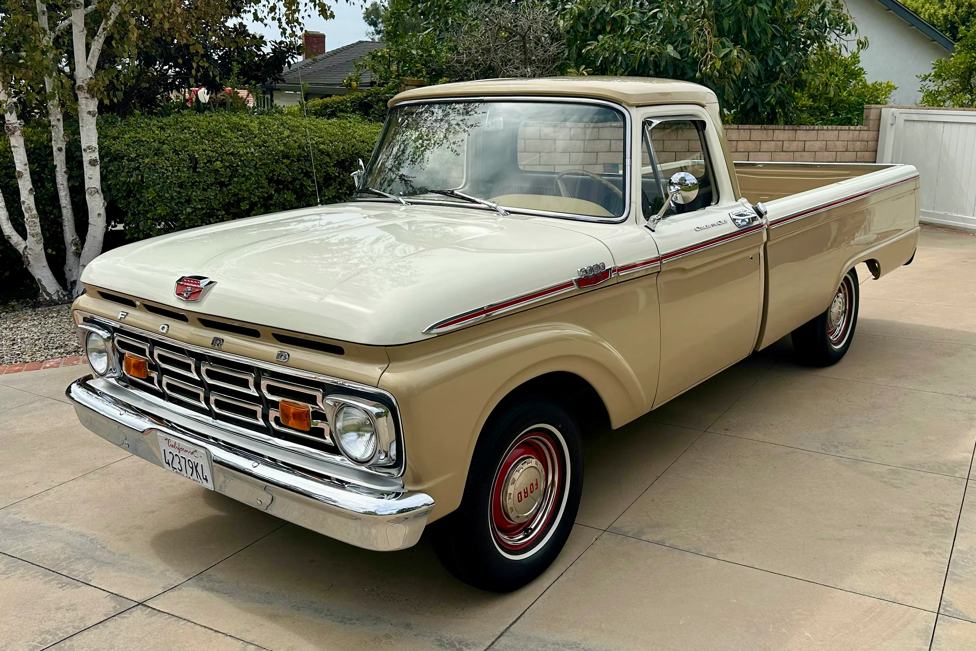 1964 Ford F-100 Custom Cab 3-Speed