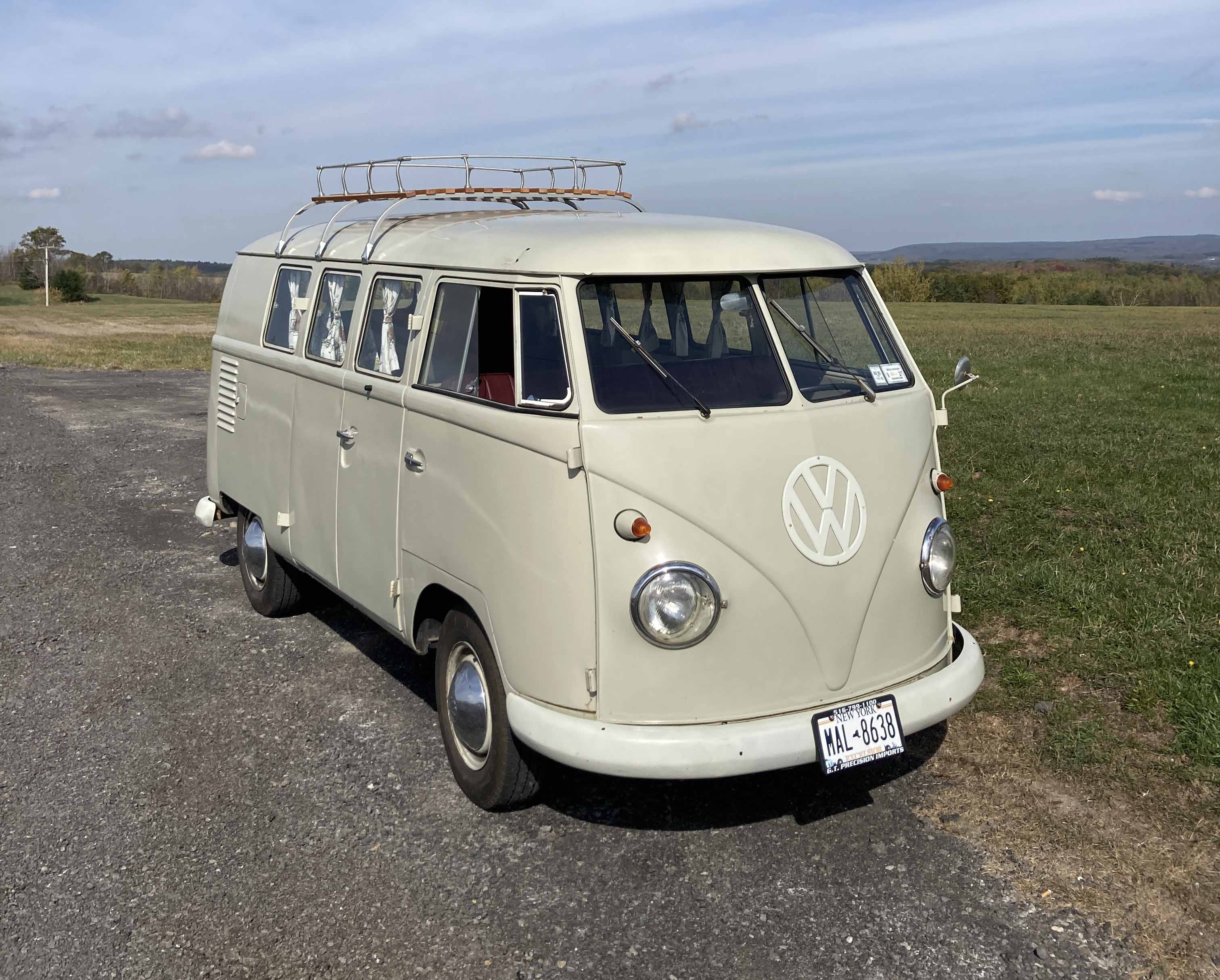 1,600cc-Powered 1960 Volkswagen Type 2 11-Window Bus