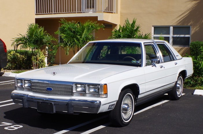 1991 Ford LTD Crown Victoria LX Sedan