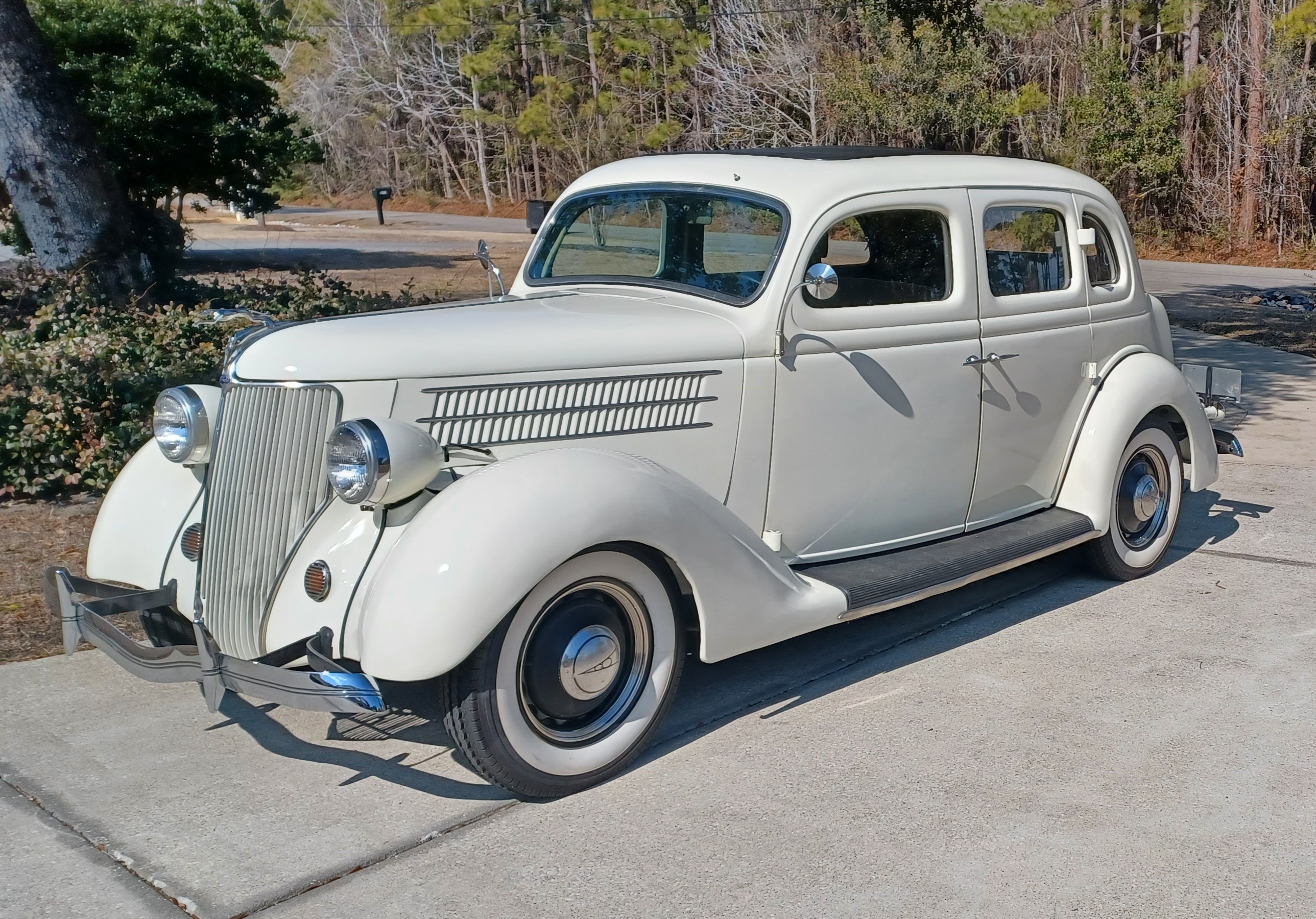1936 Ford Model 68 Fordor Touring Sedan 