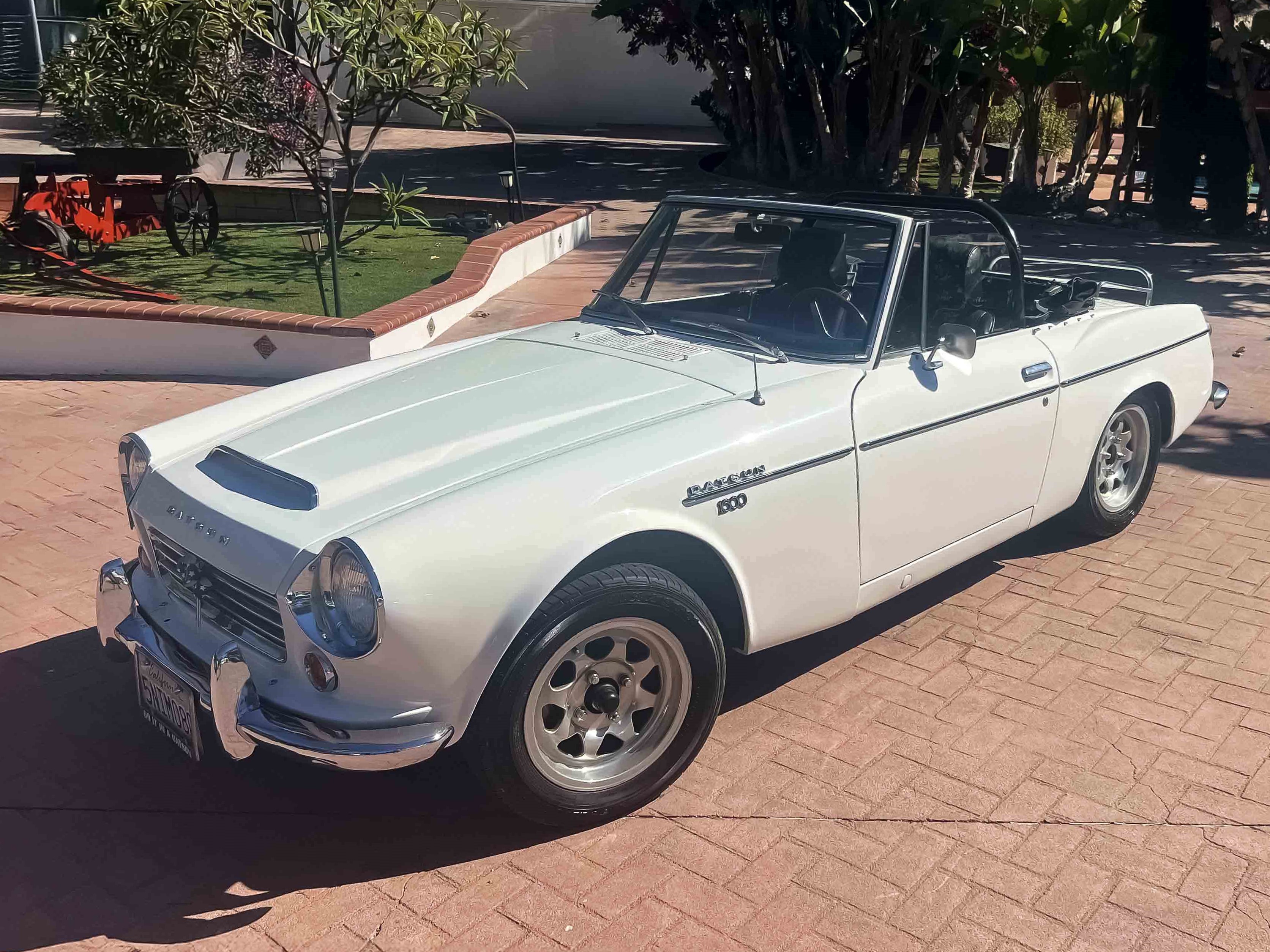 すかたん 1969 Datsun Fairlady Roadster - Custom [1000x667] : r/carporn