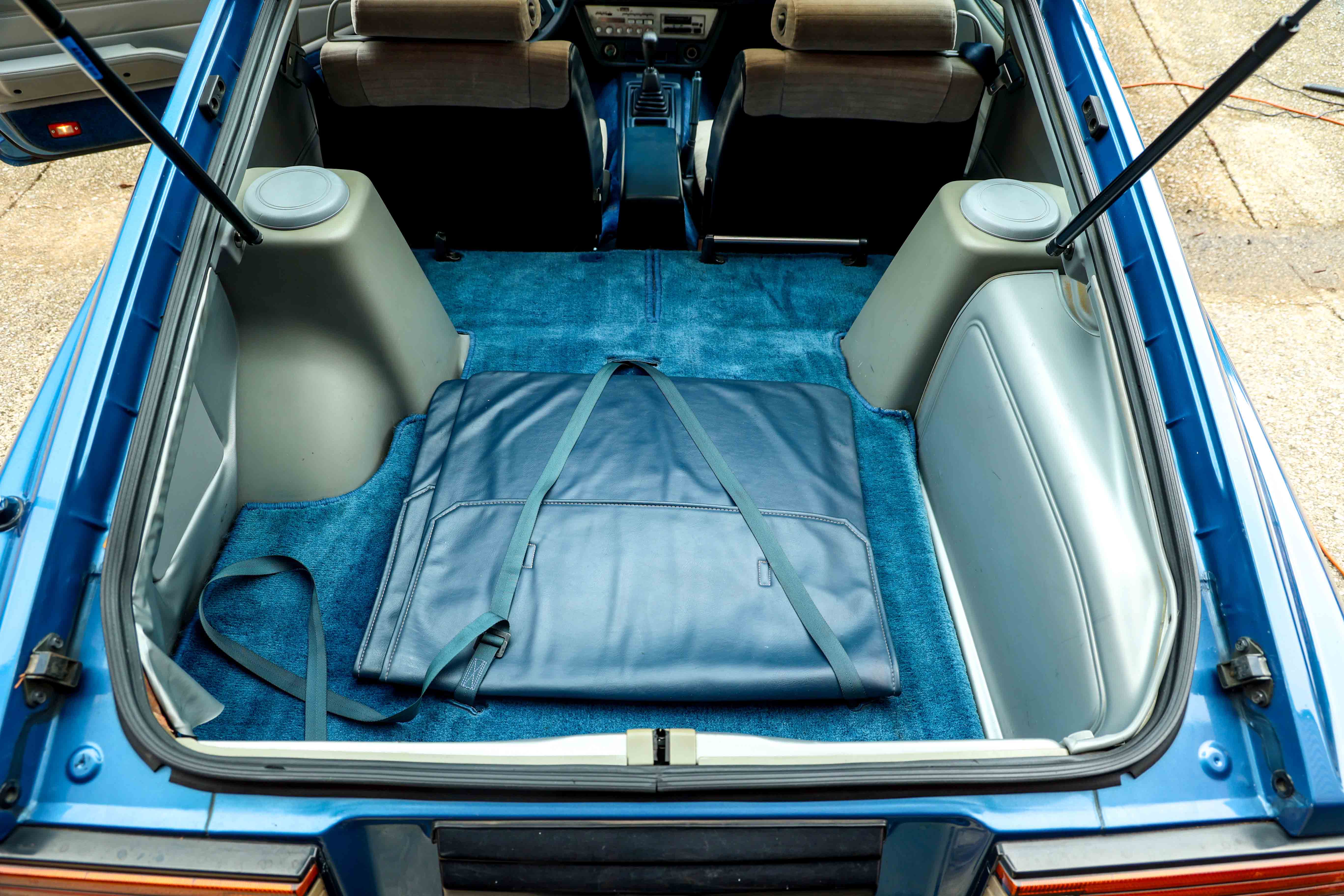 ぺぺろんちーの 1982 Datsun 280ZX | Beverly Hills Car Club - クレンジング