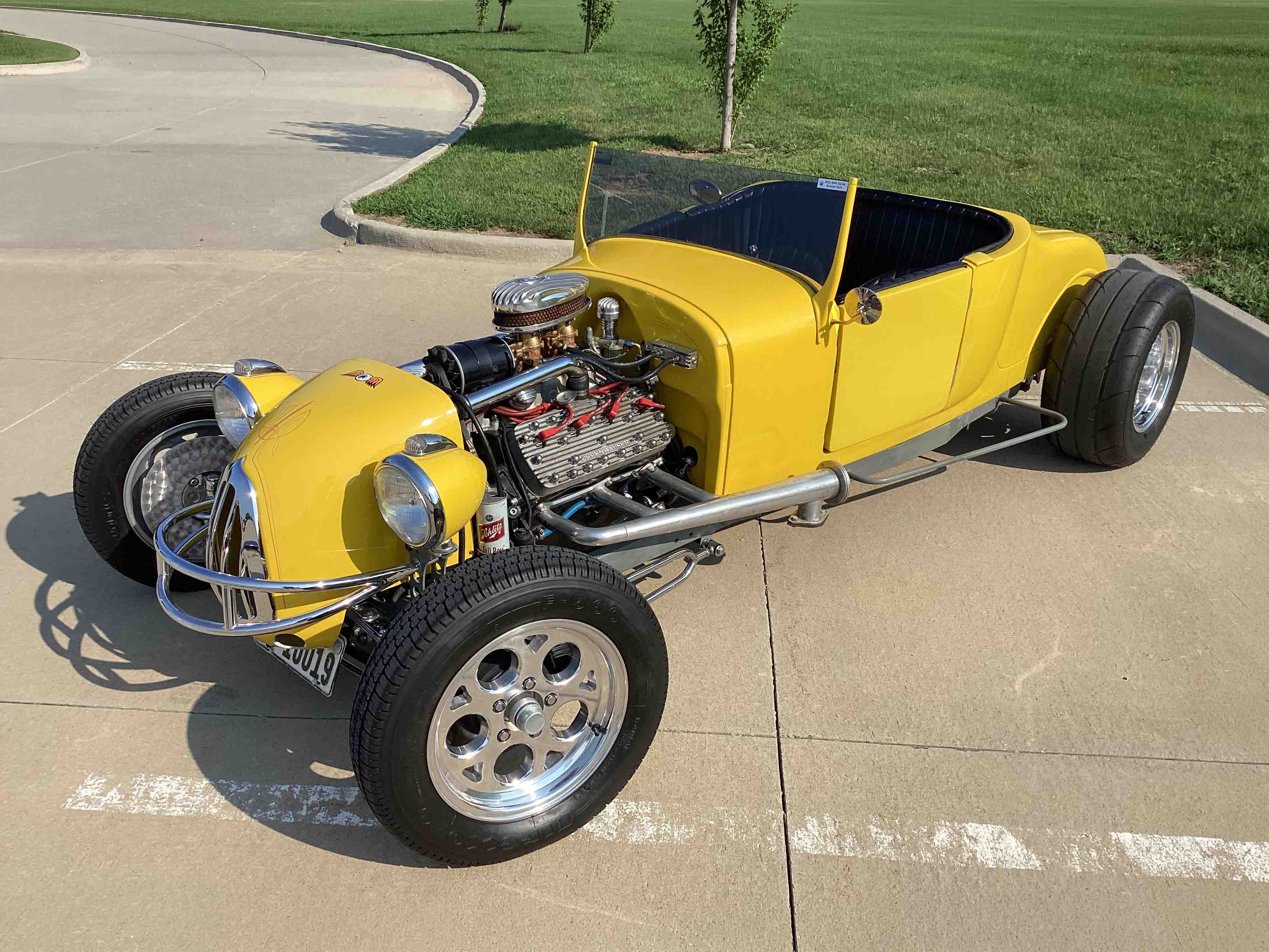 Flathead V8-Powered Ford T-Bucket 5-Speed