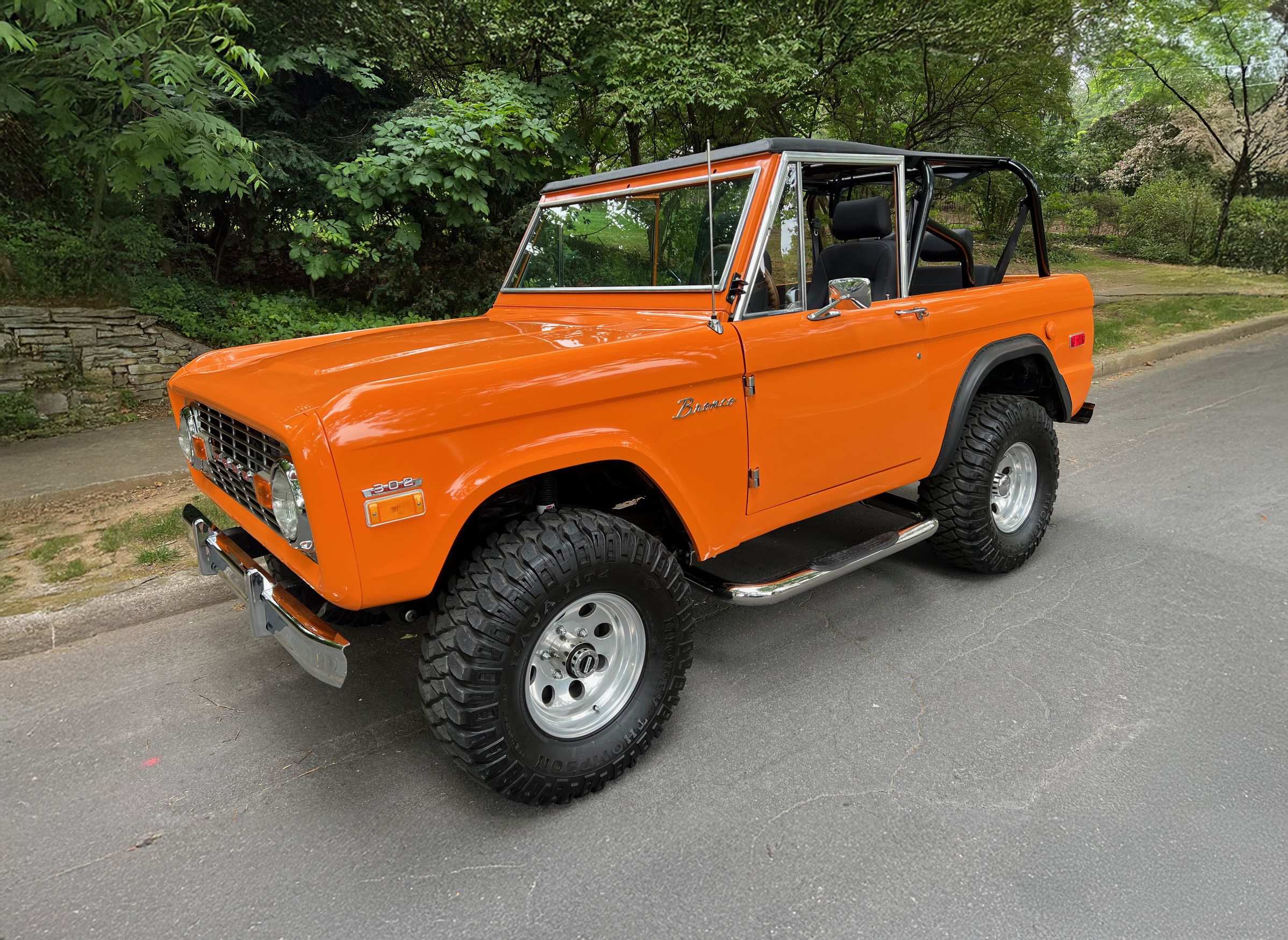 Modified 1974 Ford Bronco Ranger 