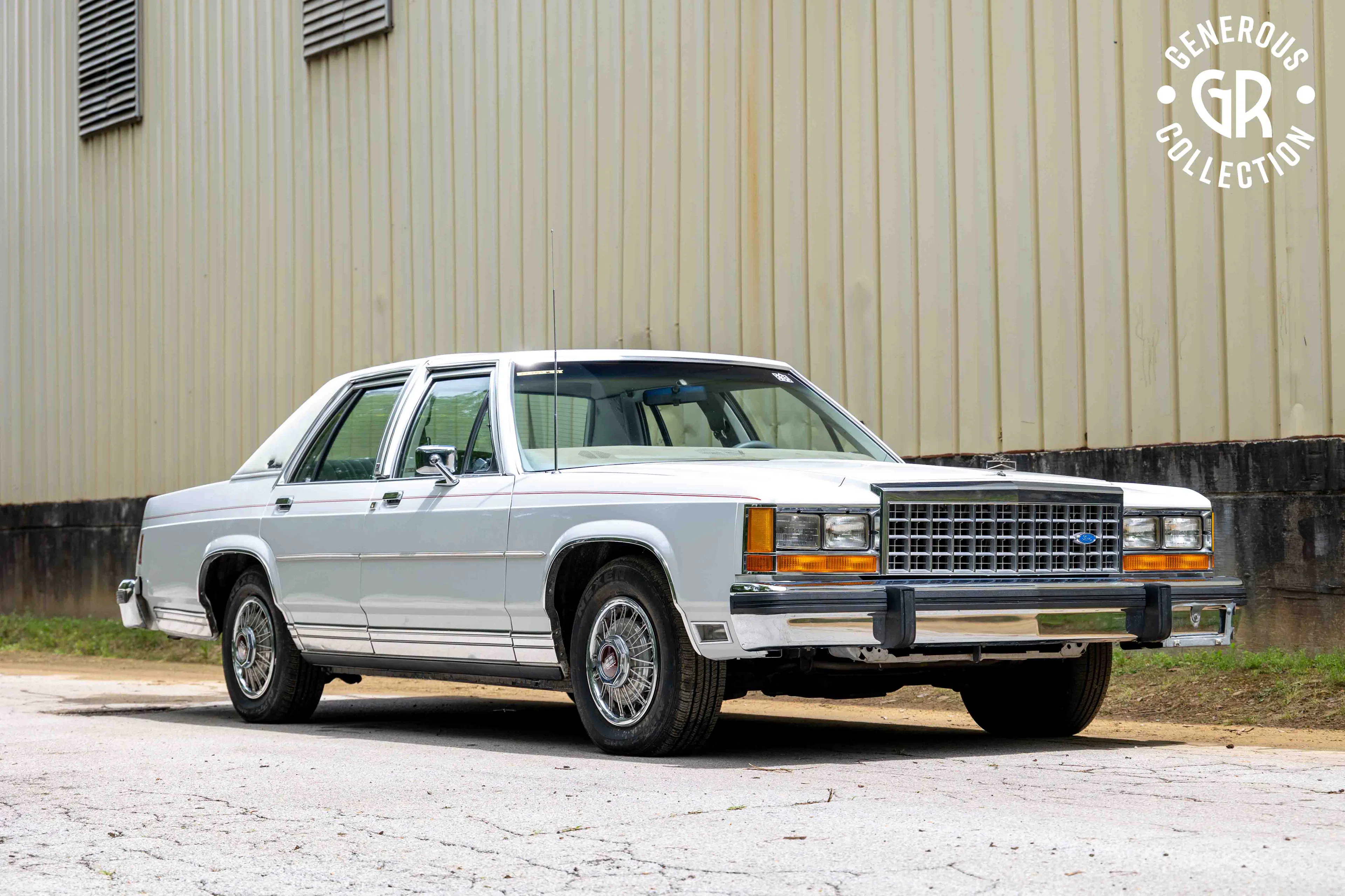 1985 Ford LTD Crown Victoria Sedan