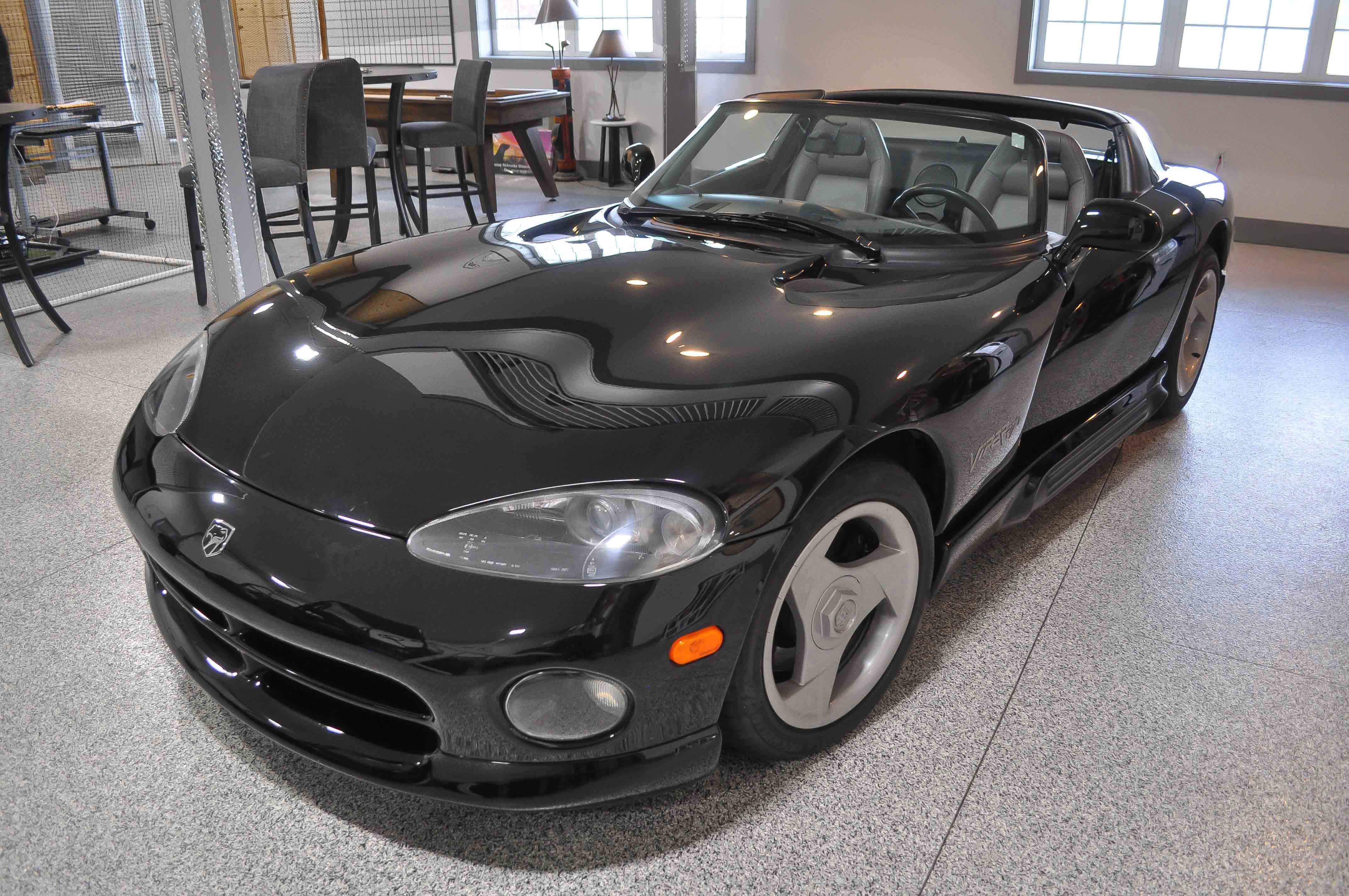 12k-Mile 1994 Dodge Viper RT/10