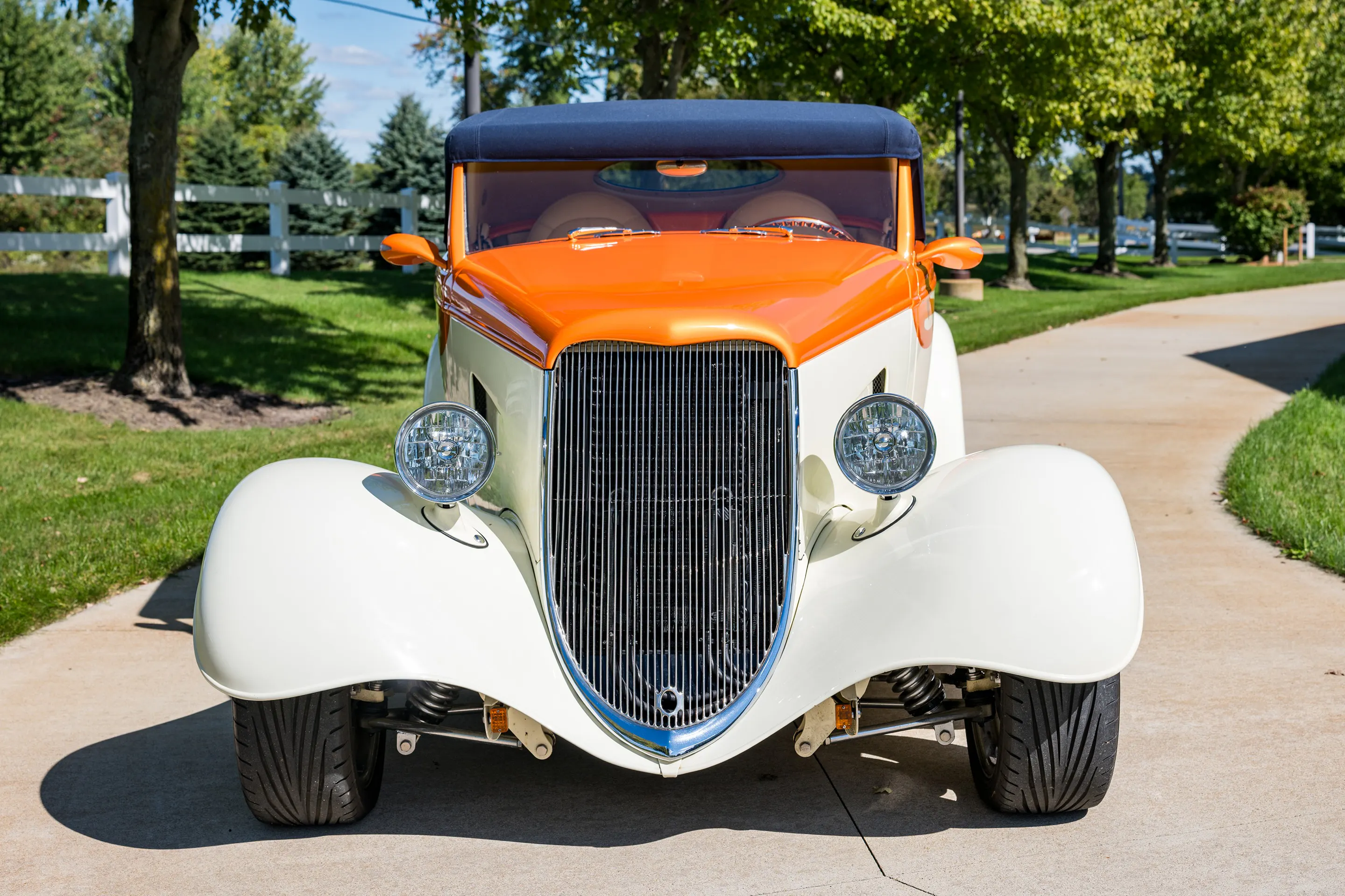 001Exterior1933FordCabriolet