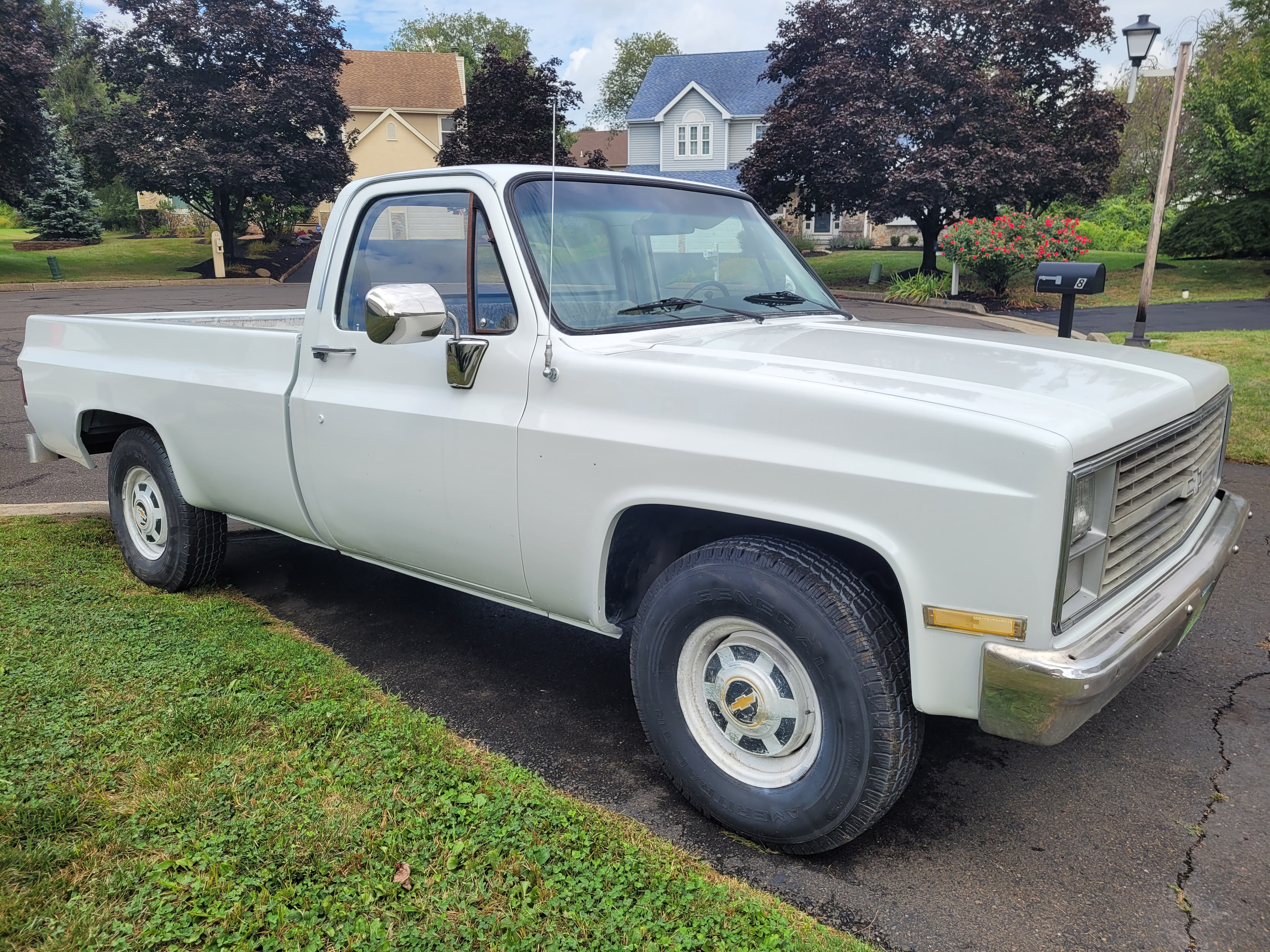 1984 Chevrolet C20 Custom Deluxe Fleetside Pickup 