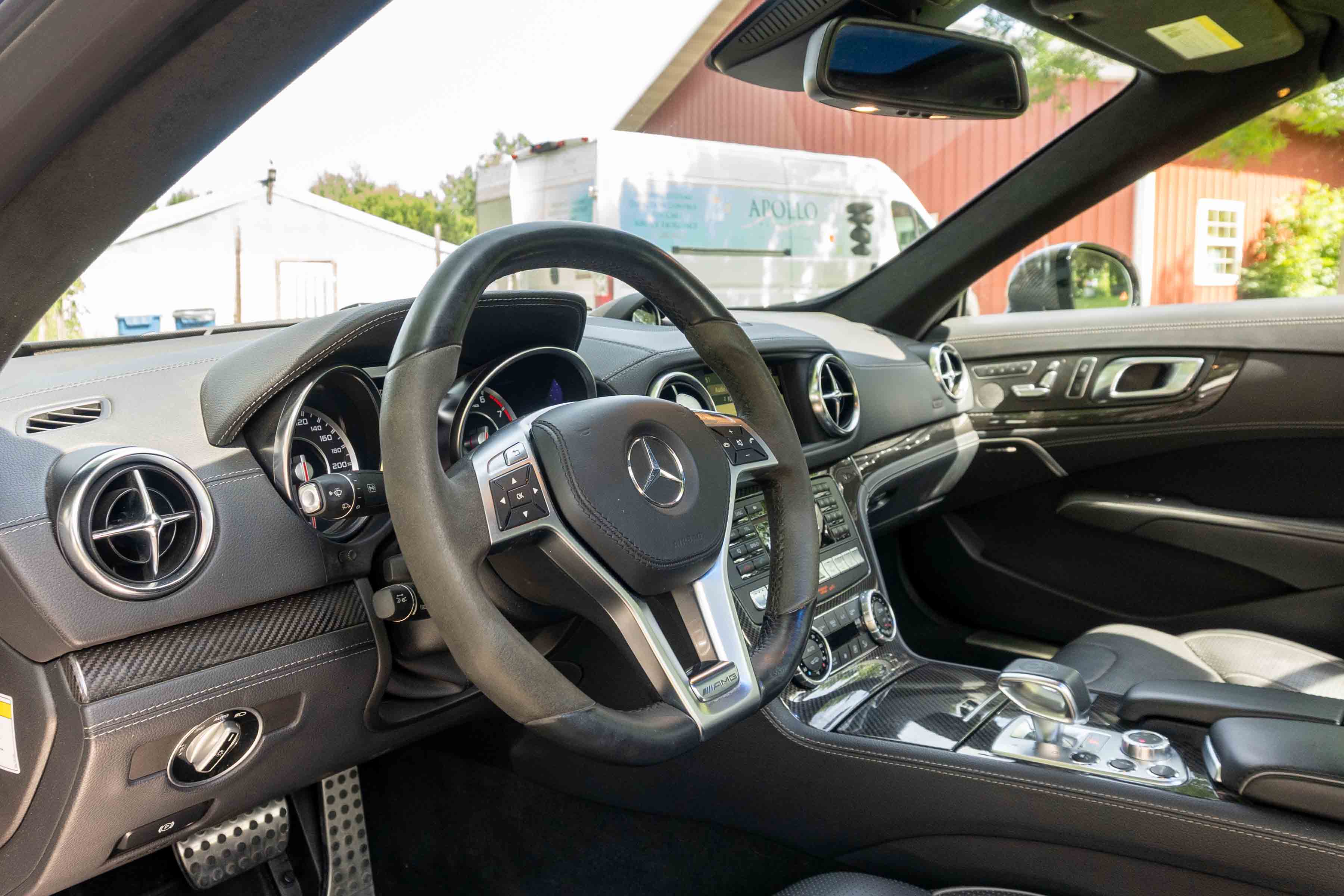 054InteriorHOA26233792013MercedesSL63AMG