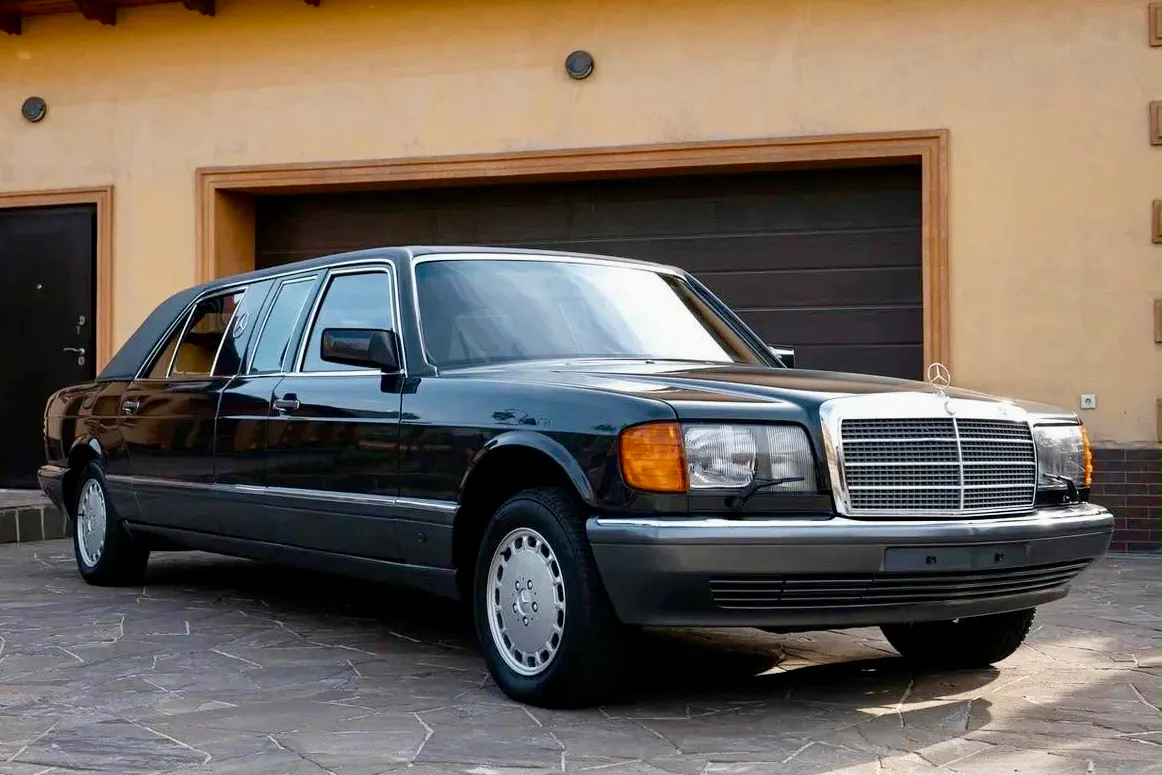 3,100-Kilometer 1988 Mercedes-Benz 300SEL Limousine