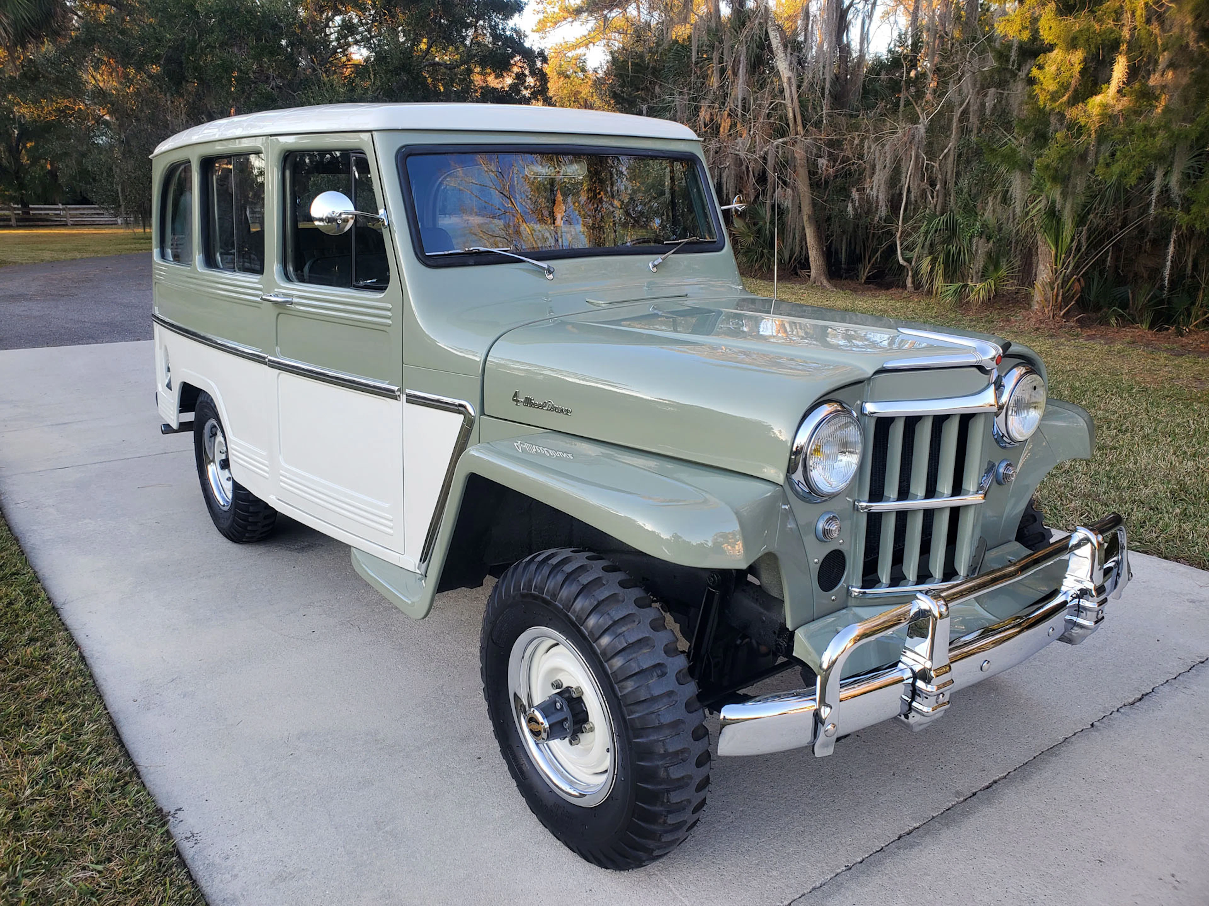 1962 Willys Jeep Utility Wagon 4×4 Five-Speed